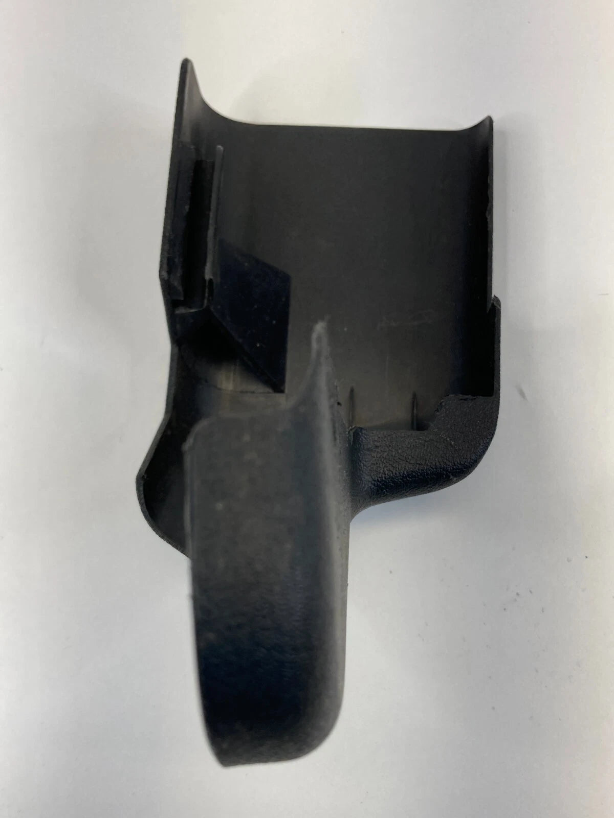 2004-2012 MITSUBISHI GALANT FRONT RIGHT SEAT TRACK RAIL CAP END COVER N245934