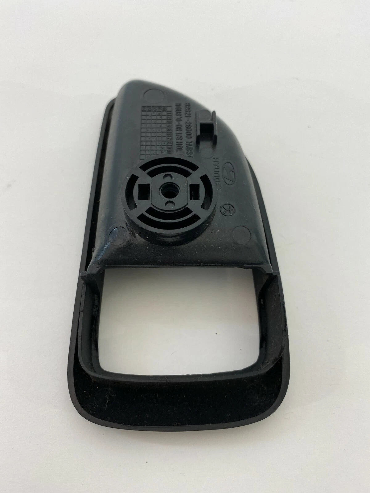 01-06 HYUNDAI SANTA FE FRONT RIGHT SIDE INNER DOOR HANDLE BEZEL TRIM 82621-26000