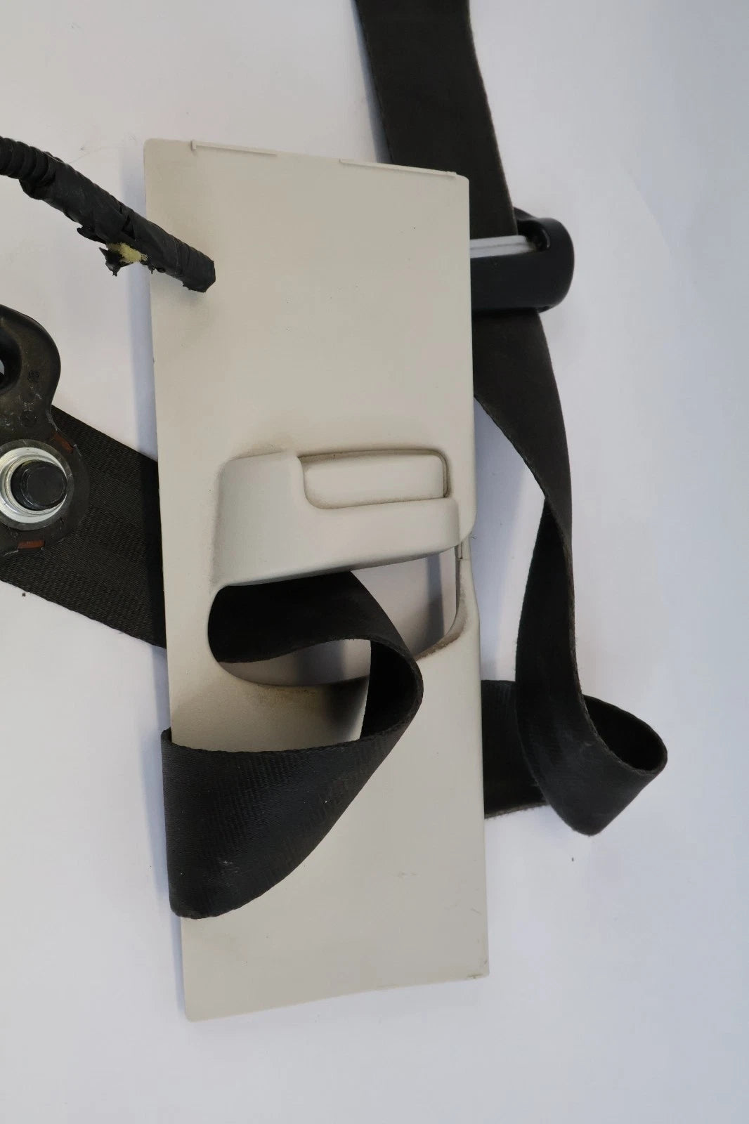 2015-2018 FORD FOCUS DRIVER LEFT SEAT BELT RETRACTOR ASSEMBLY OEM DM51-61295-DFW