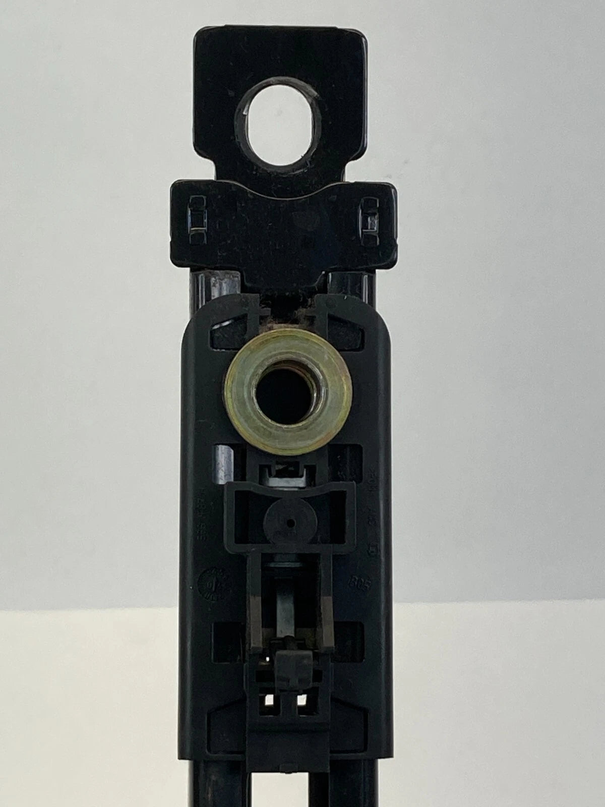 2007-2011 HYUNDAI ACCENT SEDAN LEFT SEAT BELT ADJUSTER ASSEMBLY 5116340E1A