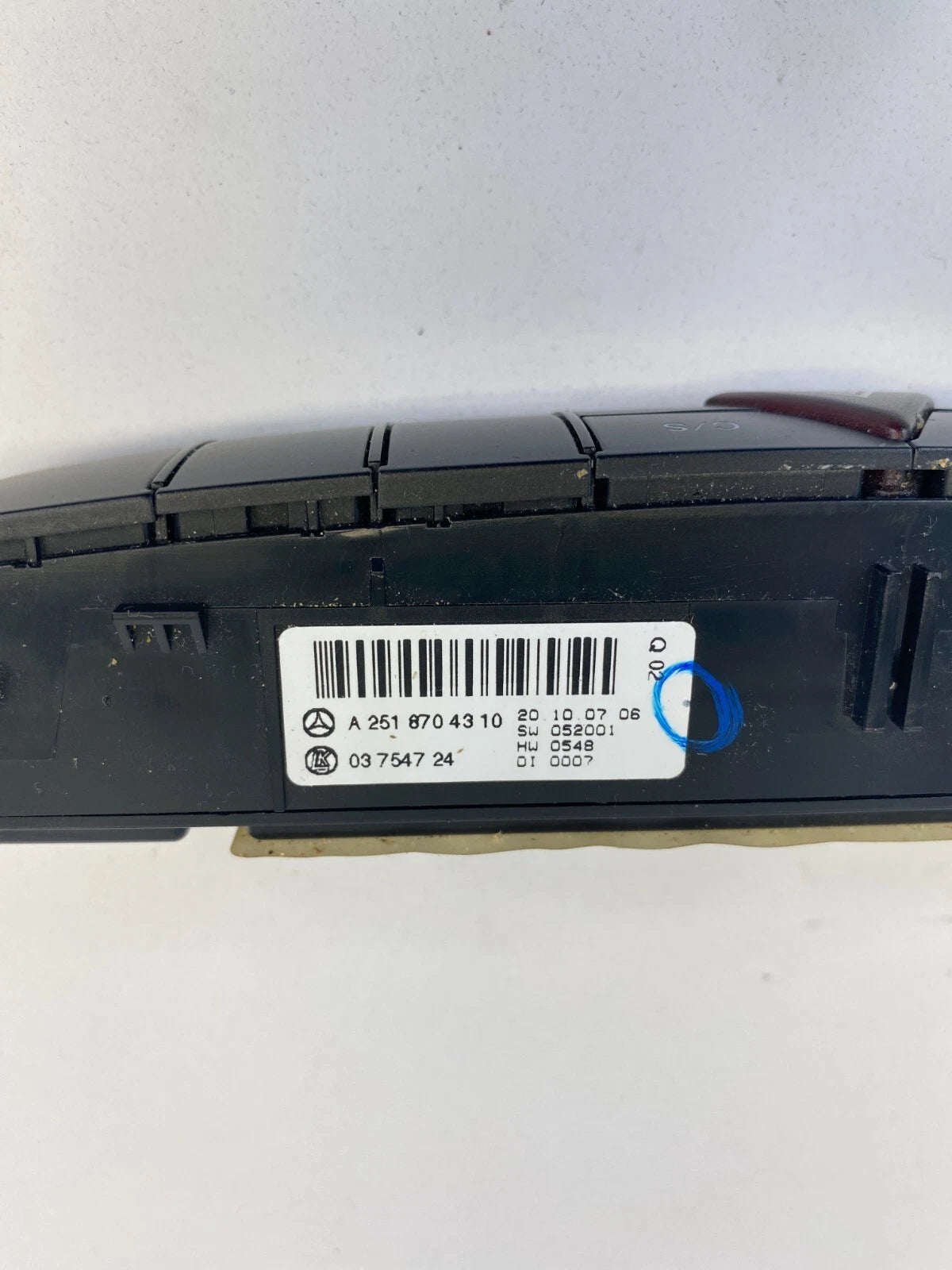 2007-2010 MERCEDES-BENZ R350 DASH HAZARD LIGHT CONTROL SWITCH BUTTON A2518704310