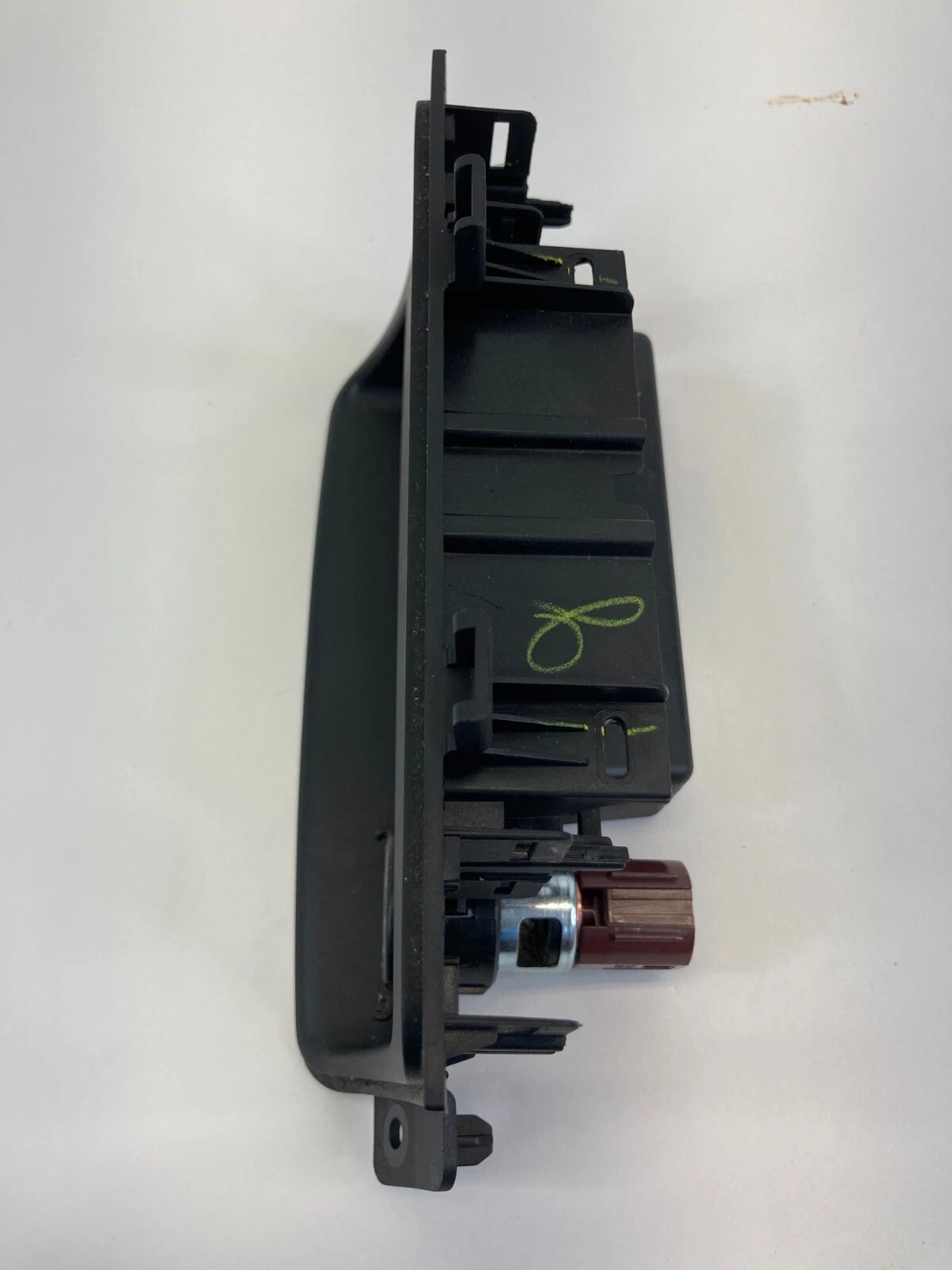 2008-2012 BUICK ENCLAVE CENTER CONSOLE STORAGE TRAY COMPARTMENT POWER OUTLET OEM