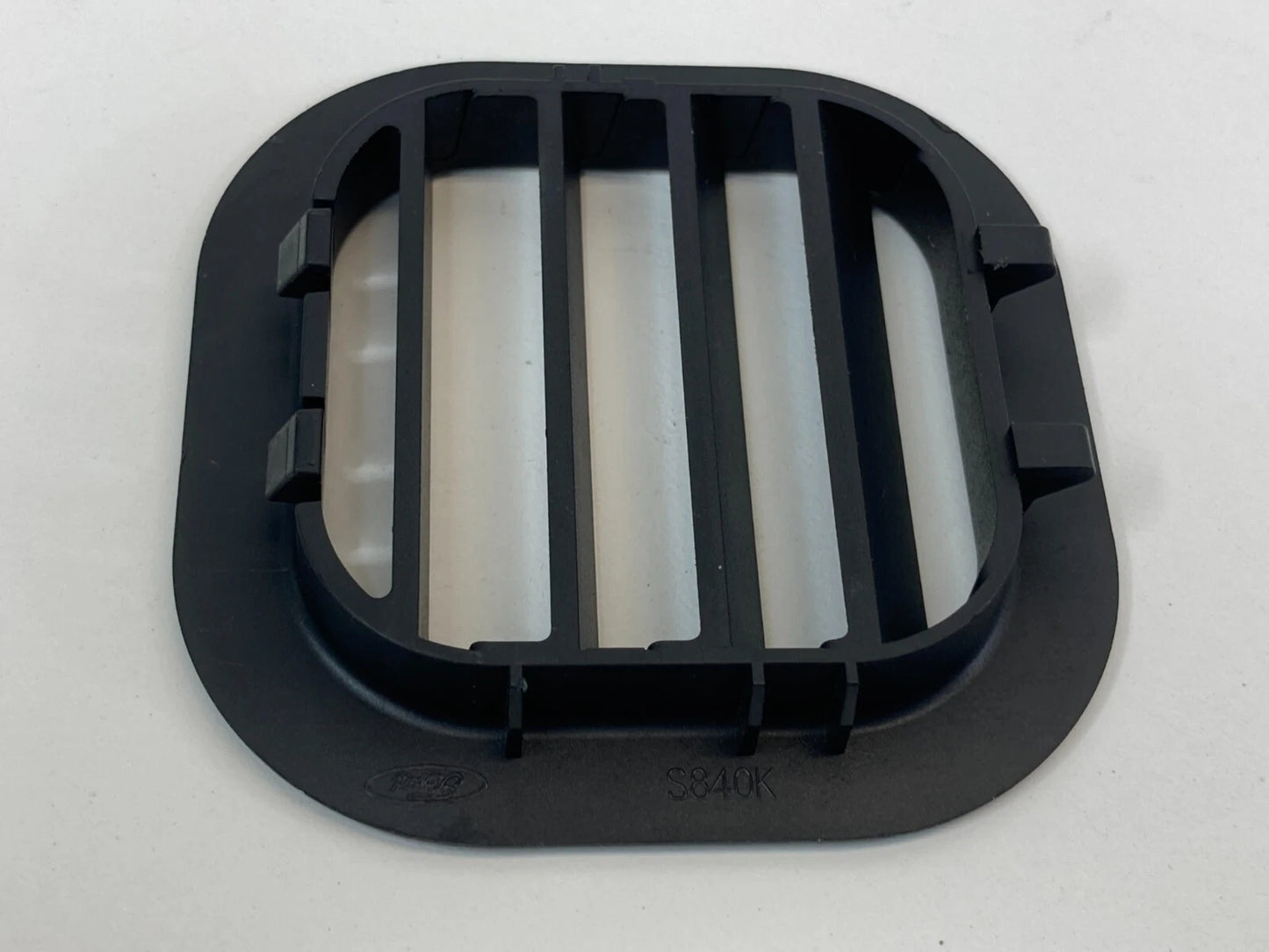 2010 2011 2012 FORD TAURUS LOWER DASH DASHBOARD SIDE DEFROSTER GRILL GRILLE OEM