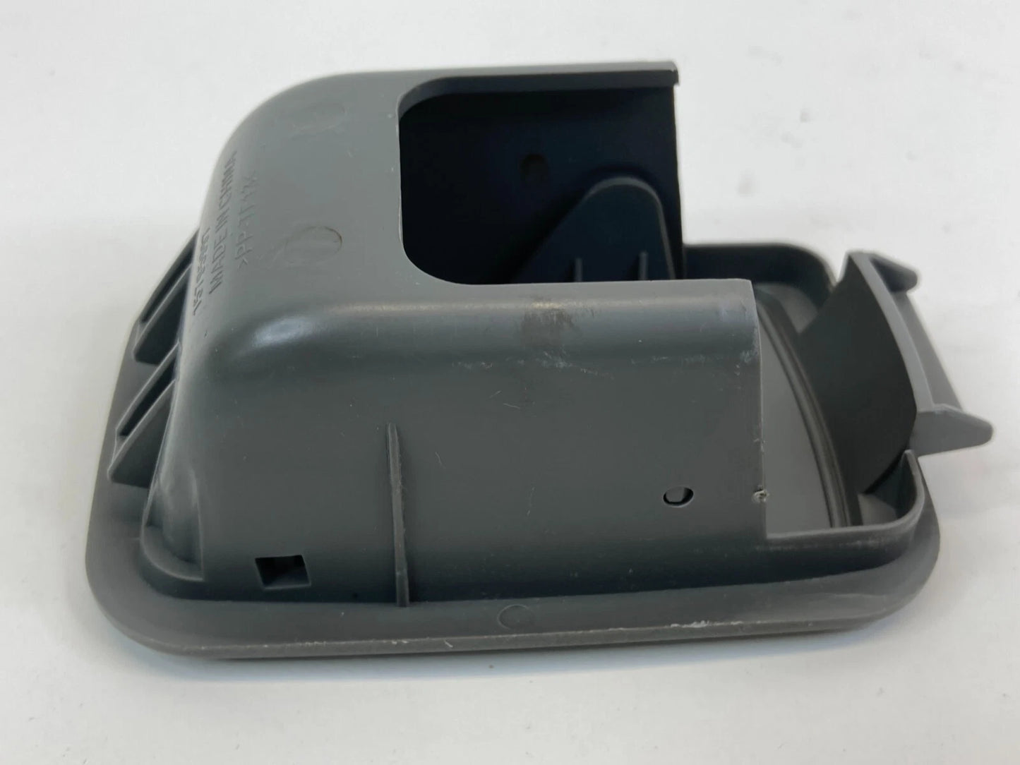 2013-201CHEVROLET MALIBU DECK SEAT CHILD ANCHOR HOOK COVER CAP OEM 15795997