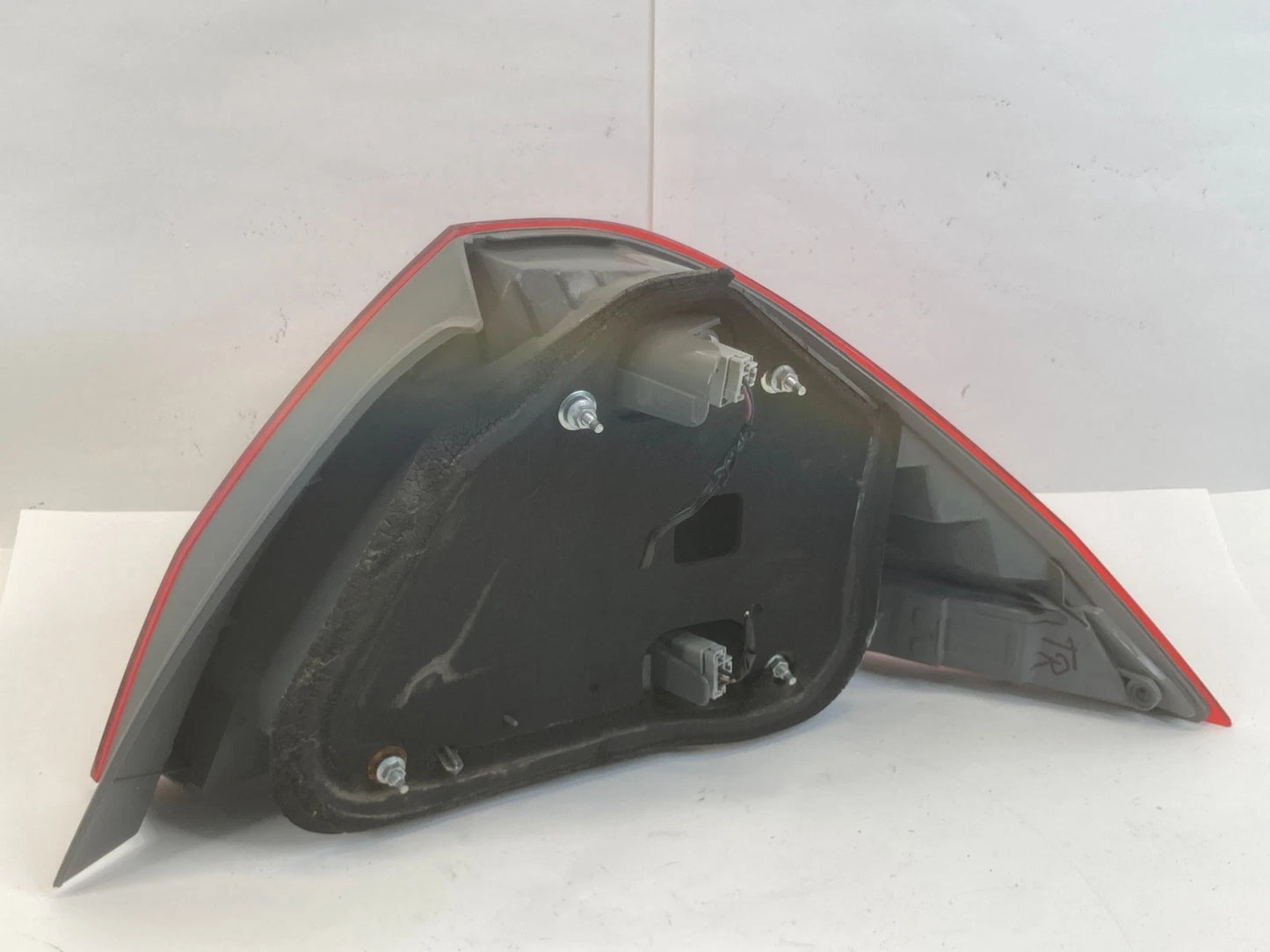 2006 2007 HONDA ACCORD SEDAN REAR RIGHT PASSENGER TAIL LIGHT LAMP TAILLIGHT
