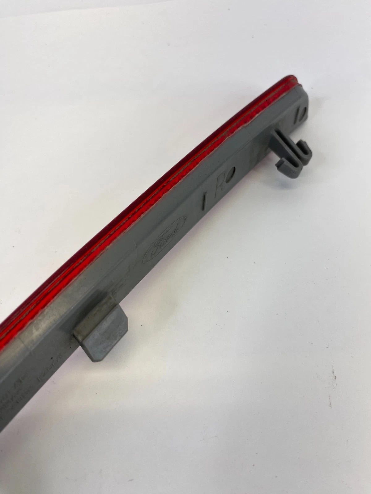 2016-2019 FORD EXPLORER INTERCEPTOR REAR BUMPER RIGHT SIDE LOWER REFLECTOR LAMP