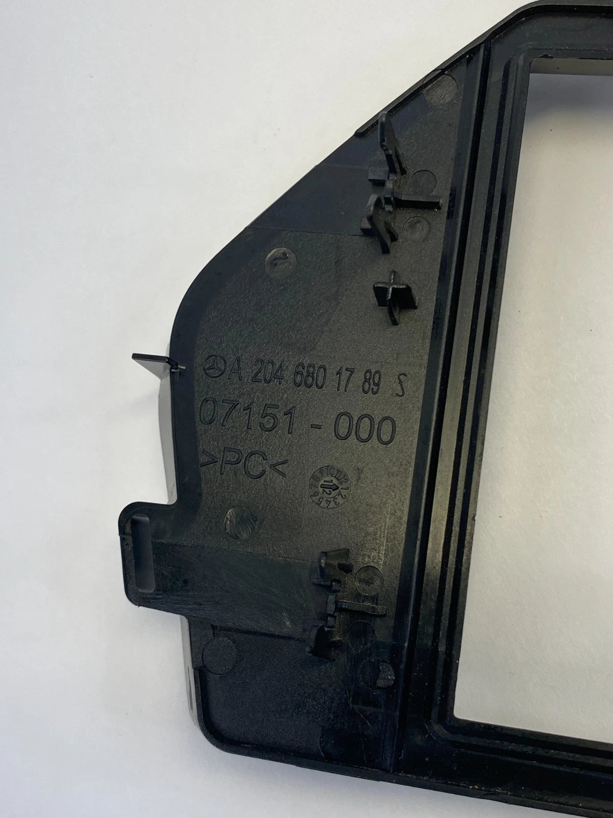 2010-2012 MERCEDES-BENZ GLK350 DASH SCREEN DISPLAY BEZEL TRIM COVER A2046801789