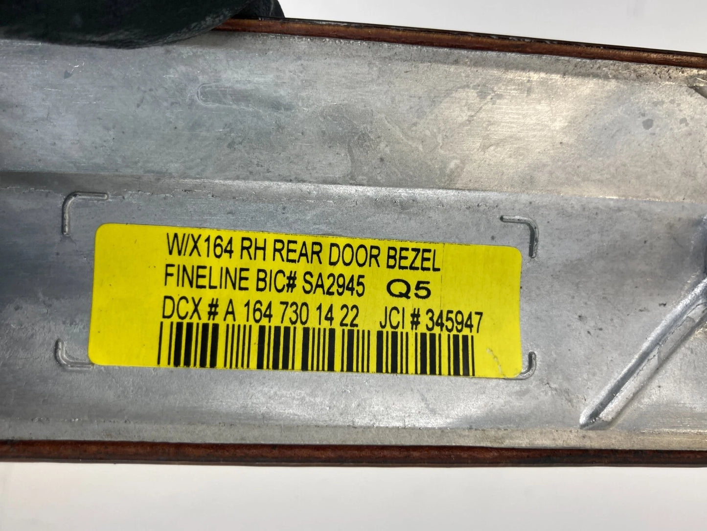 06-11 MERCEDES-BENZ ML350 REAR RIGHT INNER DOOR PANEL TRIM MOLDING 1647301422