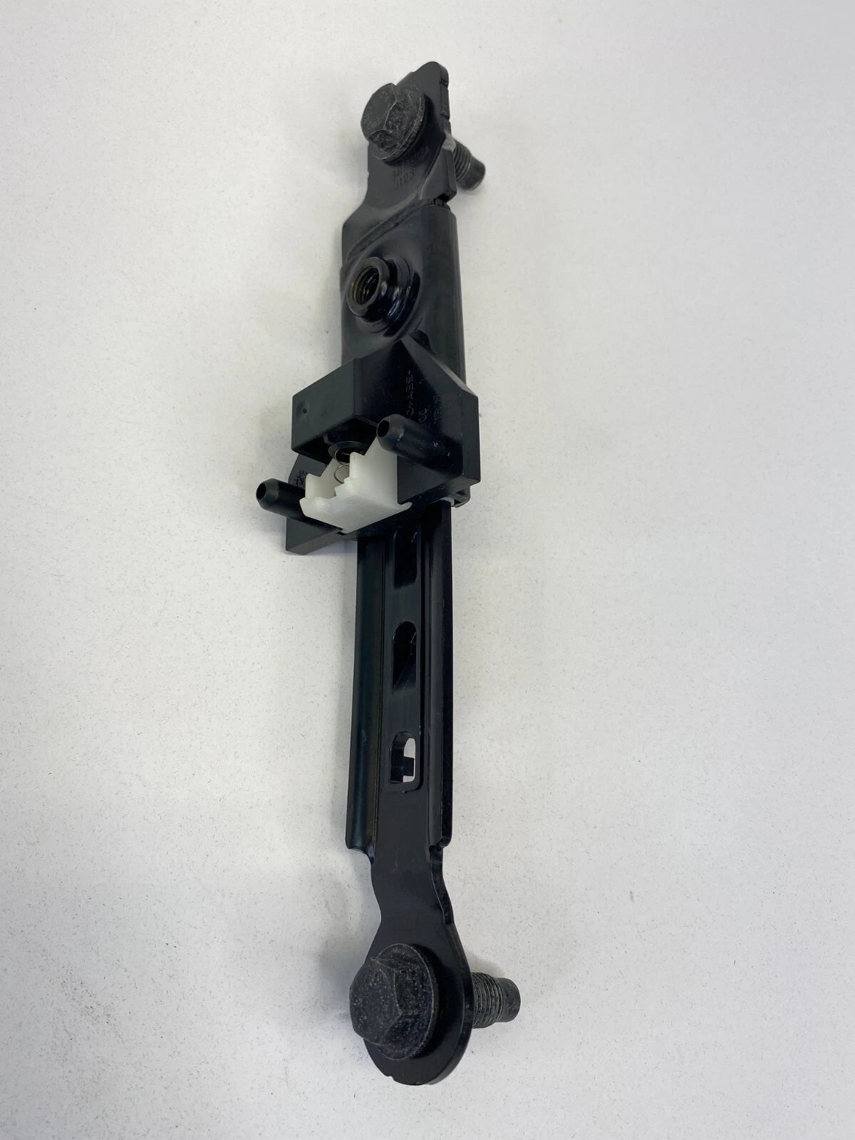 2010 KIA FORTE FRONT RIGHT PASSENGER SEAT BELT HEIGHT ADJUSTER 88890-1M500 OEM