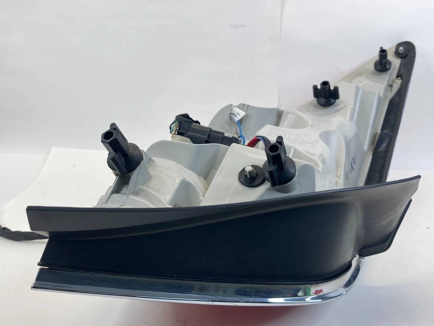 2010-2013 BUICK LACROSSE REAR RIGHT PASSENGER SIDE TAIL LIGHT TAILLIGHT OEM