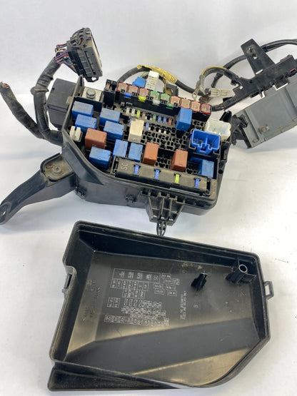 2010-2013 SUZUKI KIZASHI SE ENGINE FUSE BOX JUNCTION BLOCK UNIT 36068-57L60 OEM