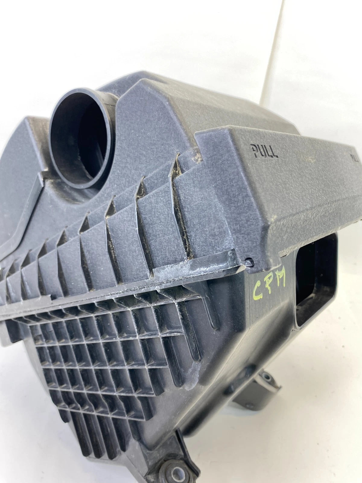 16-18 Kia Sorento 2.4L L4 AIR INTAKE CLEANER FILTER HOUSING BOX 28100-C6100 OEM