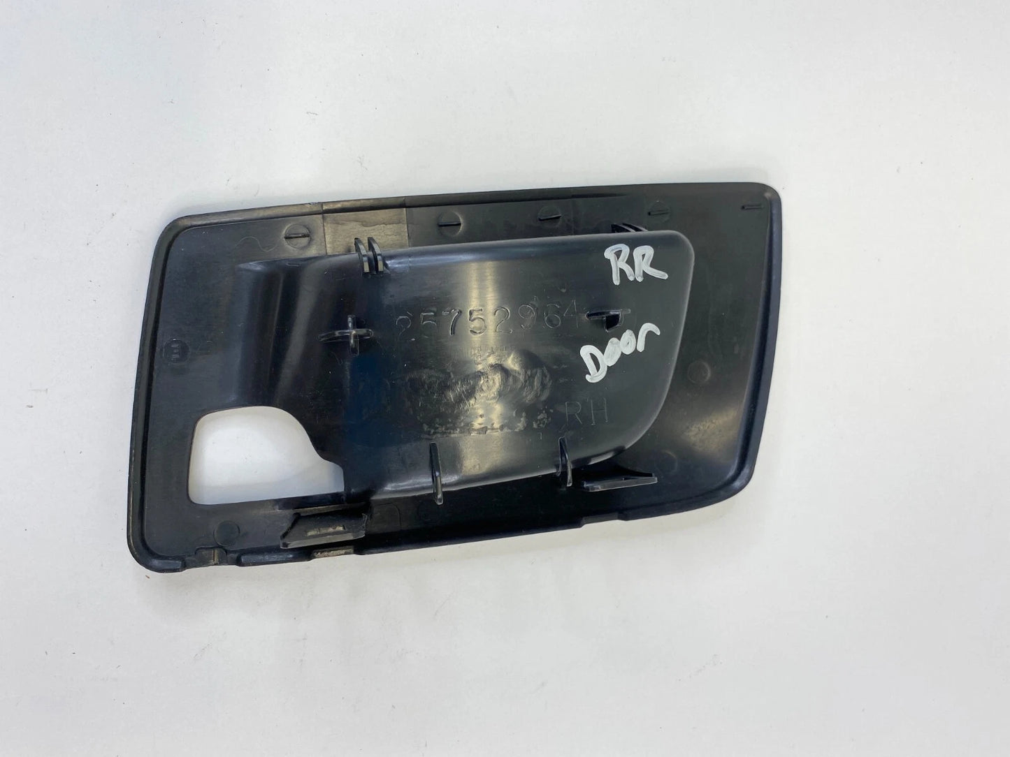 04-06 SRX 03-07 CADILLAC CTS RR RIGHT INNER DOOR HANDLE BEZEL TRIM OEM 25752964