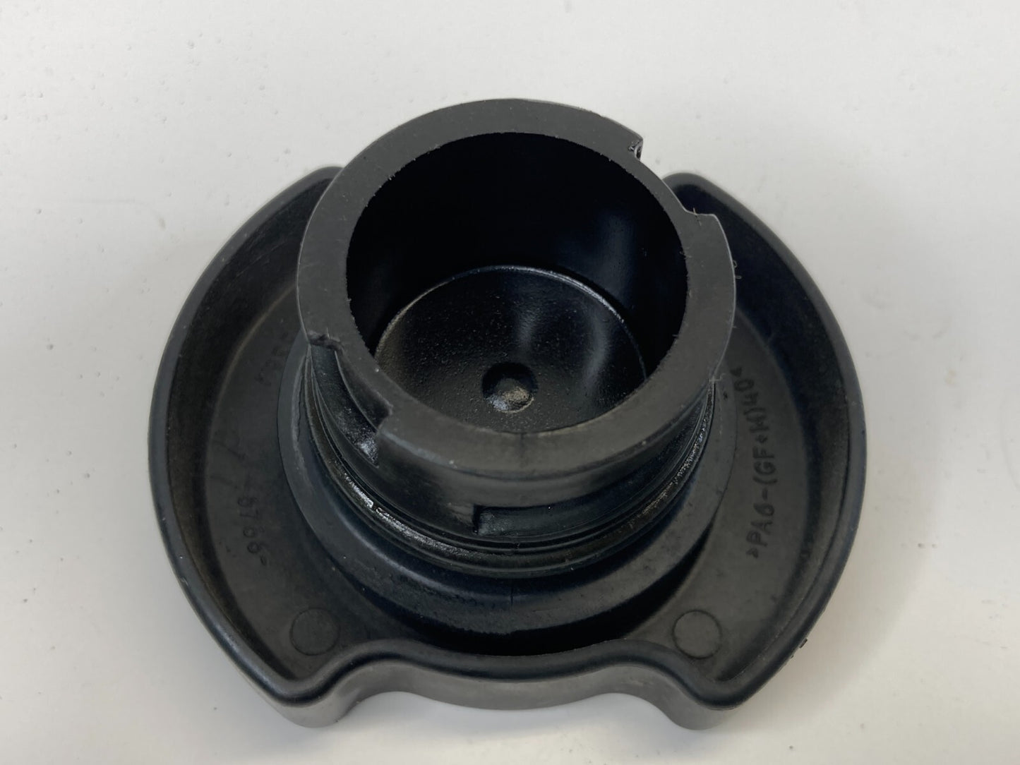 2006-2012 Ford Fusion Engine Oil Filler Fluid Reservoir Tank Cap Cover M536M OEM