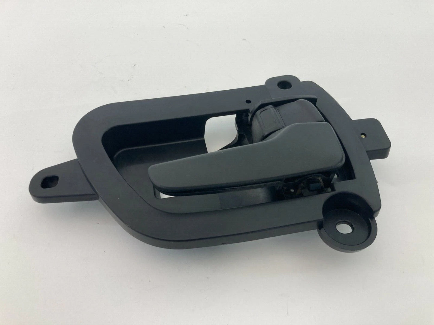 2007 2008 MITSUBISHI OUTLANDER FRONT RIGHT PASSENGER INNER DOOR HANDLE MN105360