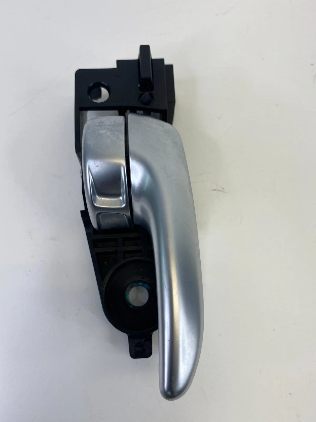 15-17 Chrysler 200 Front Right Passenger Side Interior Door Handle 3038087 OEM