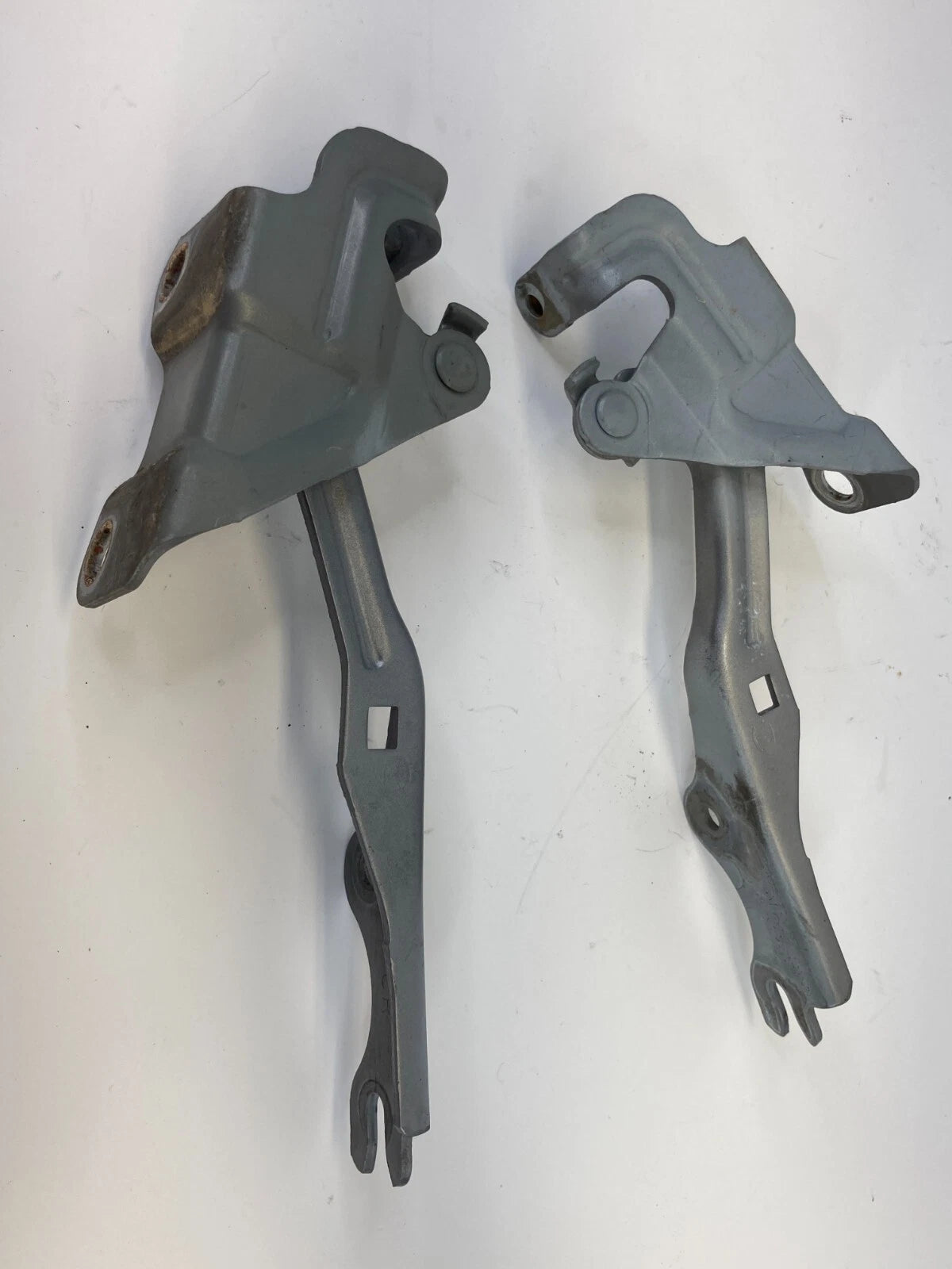 2007-2012 MAZDA CX-7 CX7 FRONT HOOD HINGE SEAT PAIR LEFT & RIGHT ASSY OEM