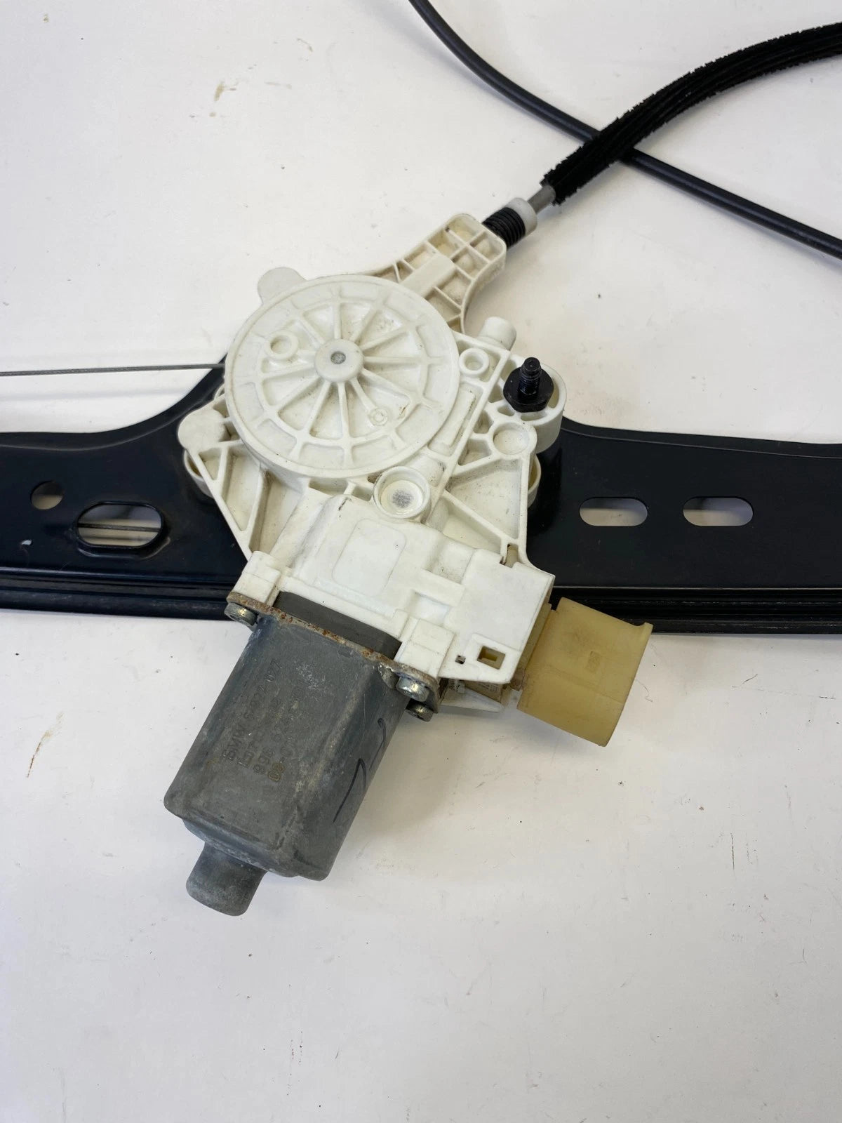 07 08 BMW 328XI FRONT LEFT DOOR POWER WINDOW MOTOR W/ REGULATOR 6927027 OEM