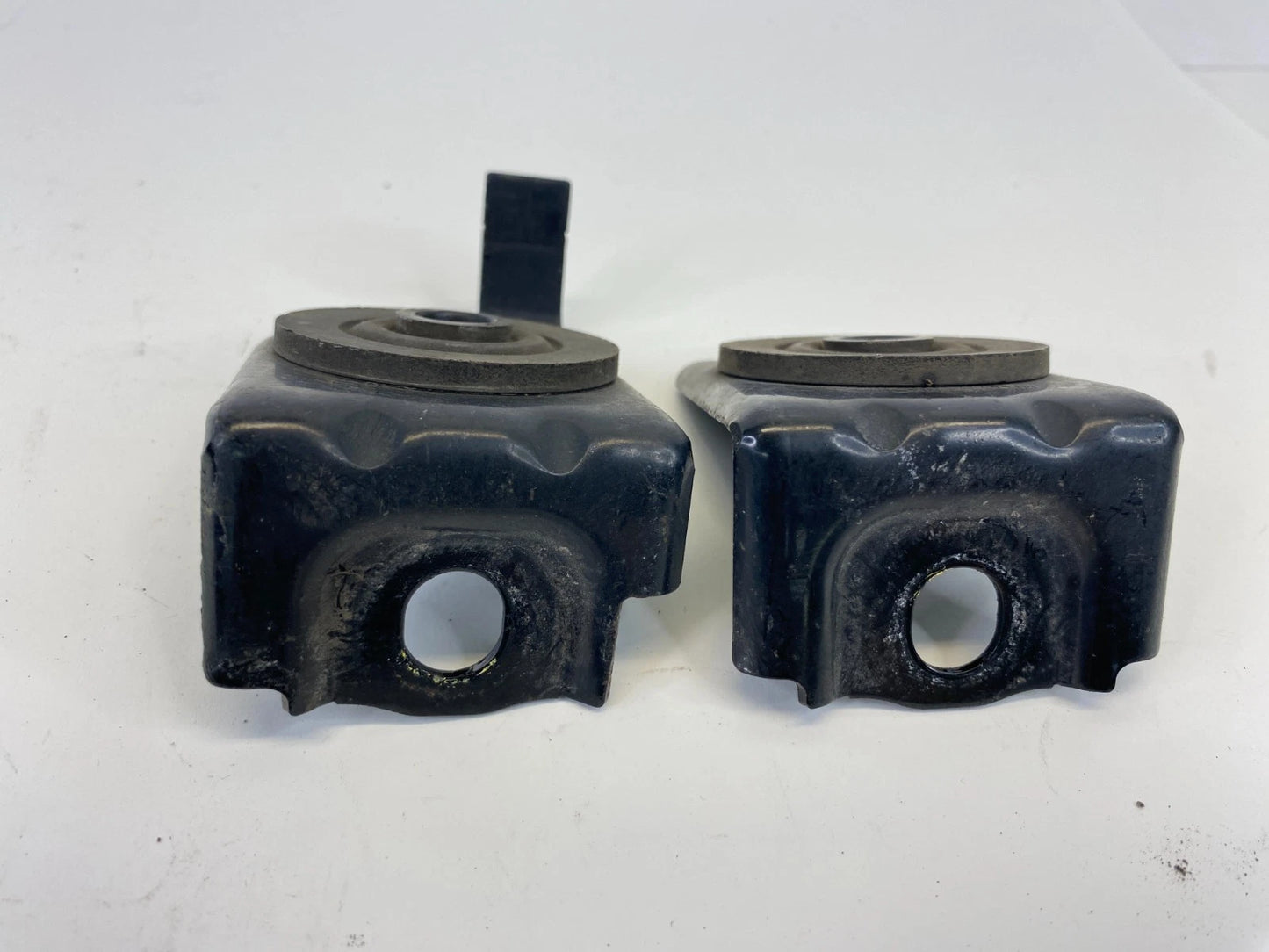 2013 INFINITI JX35 LEFT & RIGHT RADIATOR MOUNTING BRACKET SUPPORT PAIR SET OEM