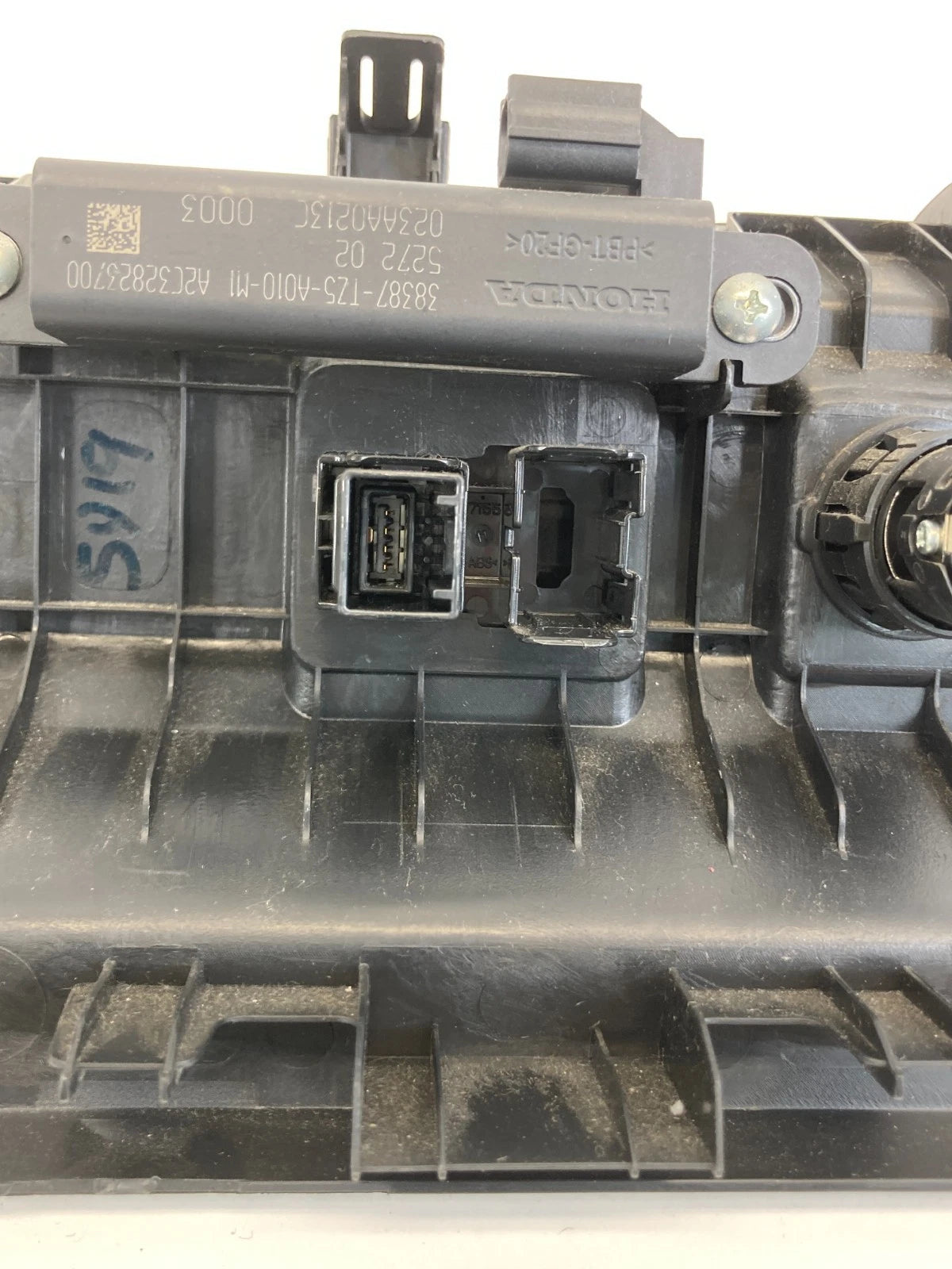 2015-2020 HONDA FIT DASH LOWER POWER OUTLET HDMI USB INPUT W/ BEZEL TRIM OEM