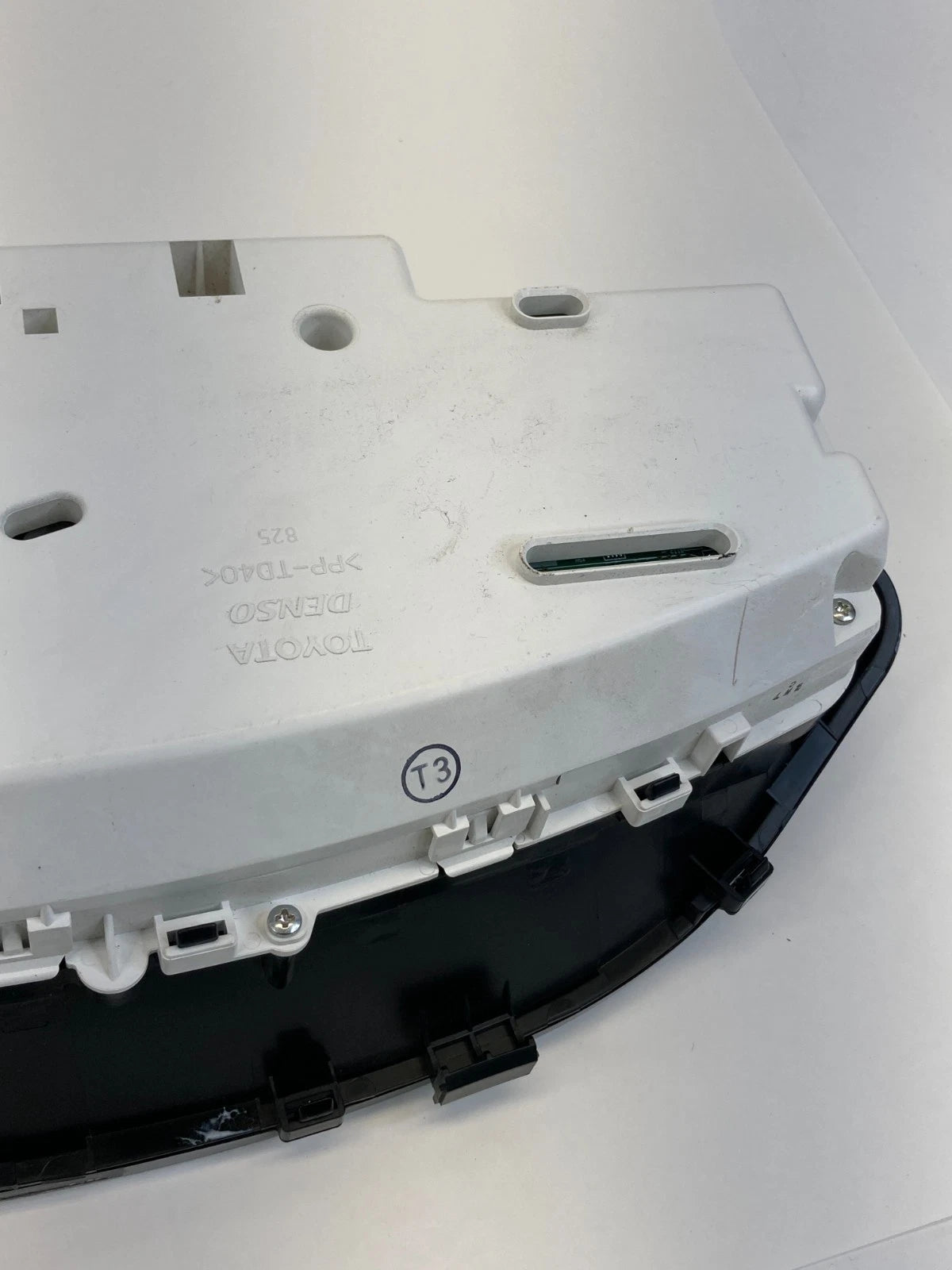 09 10 TOYOTA YARIS M/T HATCHBACK INSTRUMENT CLUSTER SPEEDOMETER GAUGES 13.974 M