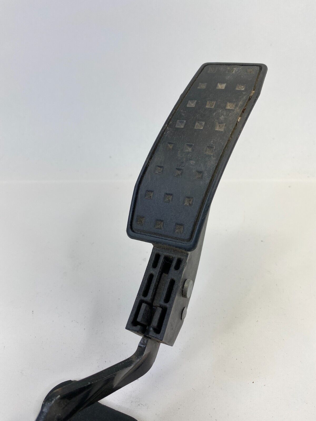 2004 2005 2006 Cadillac SRX Base 3.6L Accelerator Gas Pedal w Sensor OEM