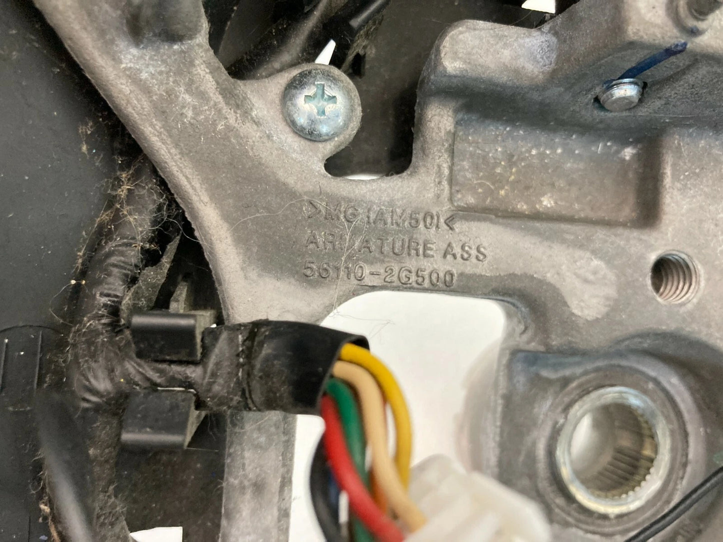 2007-2008 HYUNDAI ENTOURAGE STEERING WHEEL WITH CRUISE SWITCH 56110-2G500 OEM