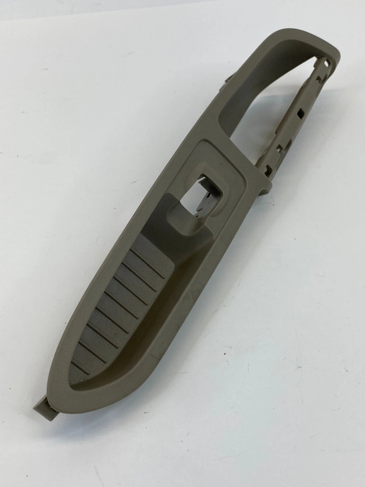 2013-2019 FORD ESCAPE FRONT RIGHT DOOR WINDOW SWITCH BEZEL CJ54-S202B04-A