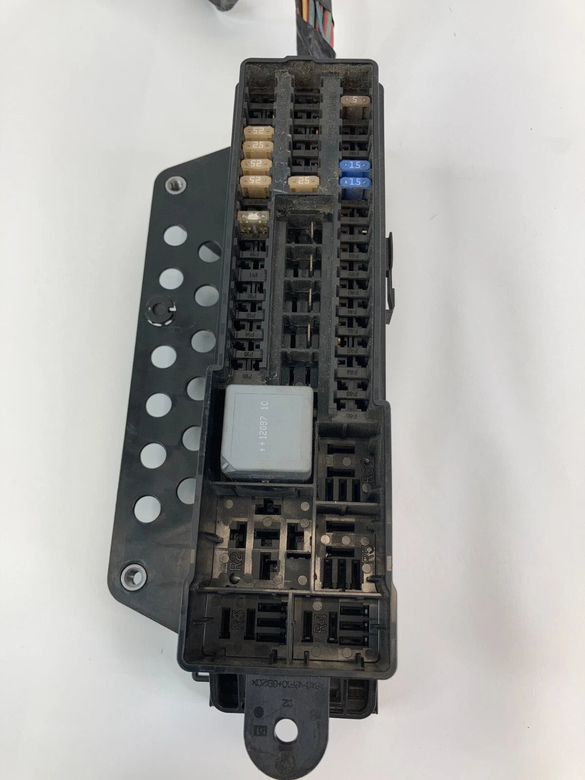 2012-2018 FORD FOCUS SEDAN 2.0L REAR TRUNK FUSE BOX FUSEBOX E00018599 OEM