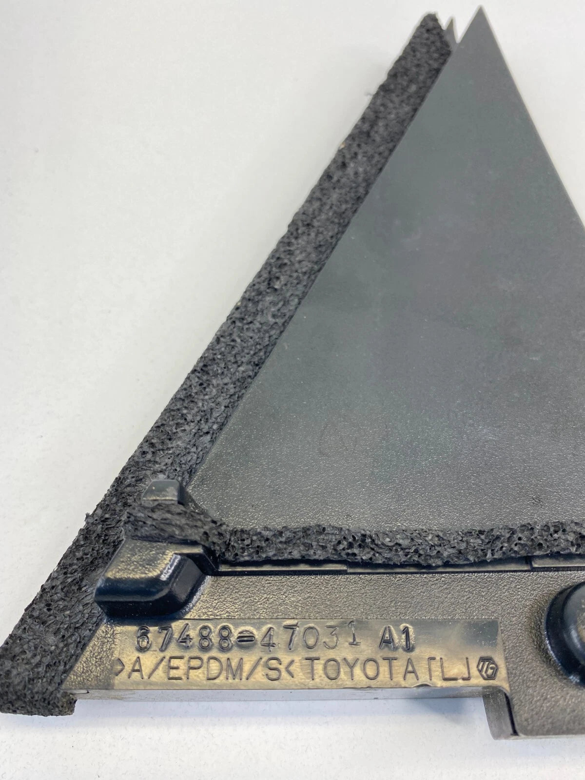 04-09 TOYOTA PRIUS REAR LEFT SIDE DOOR INNER CORNER COVER TRIM 67488-47031 OEM