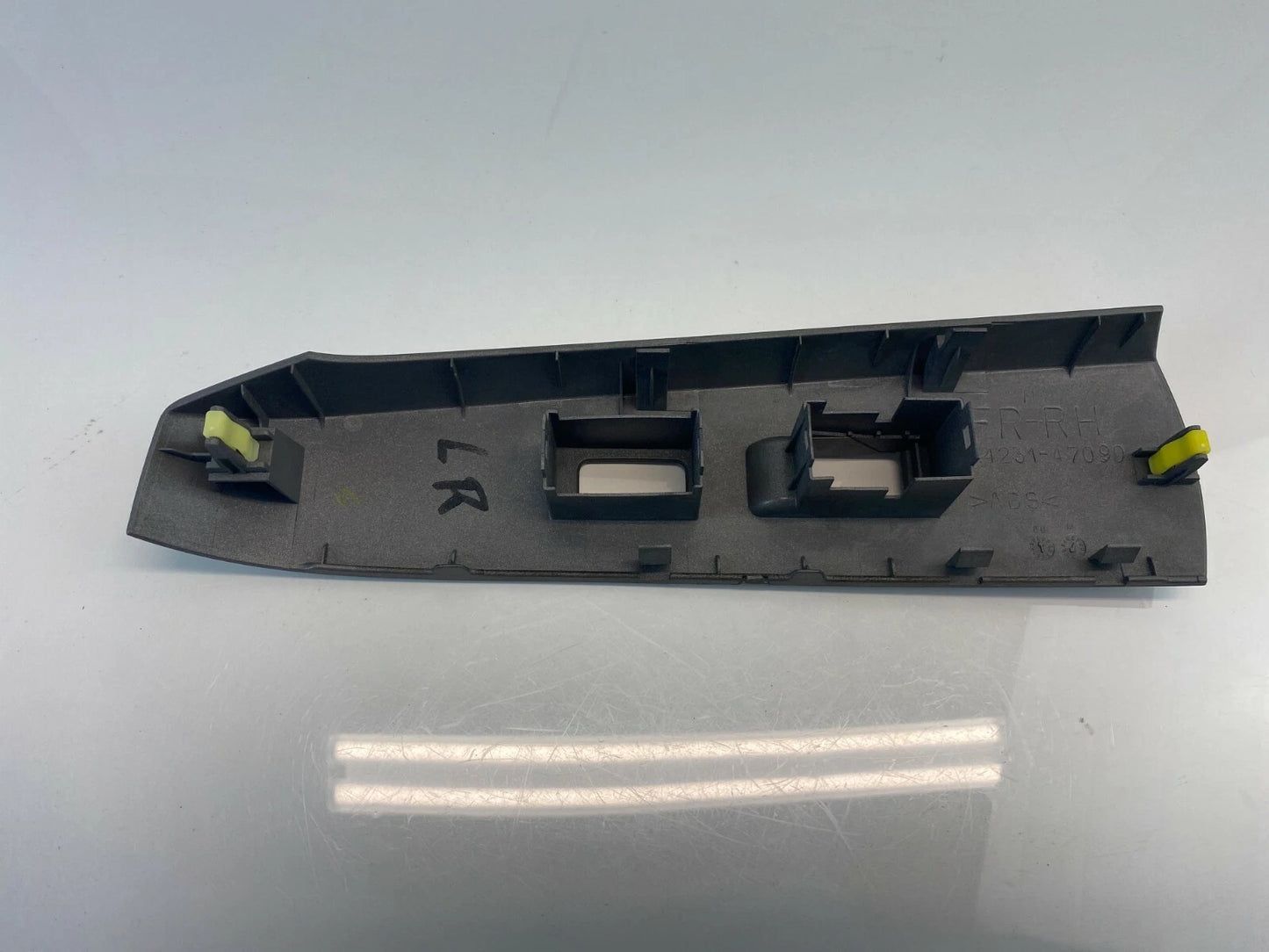 2004-2009 TOYOTA PRIUS FRONT RIGHT PASSENGER WINDOW SWITCH BEZEL OEM 7423147090