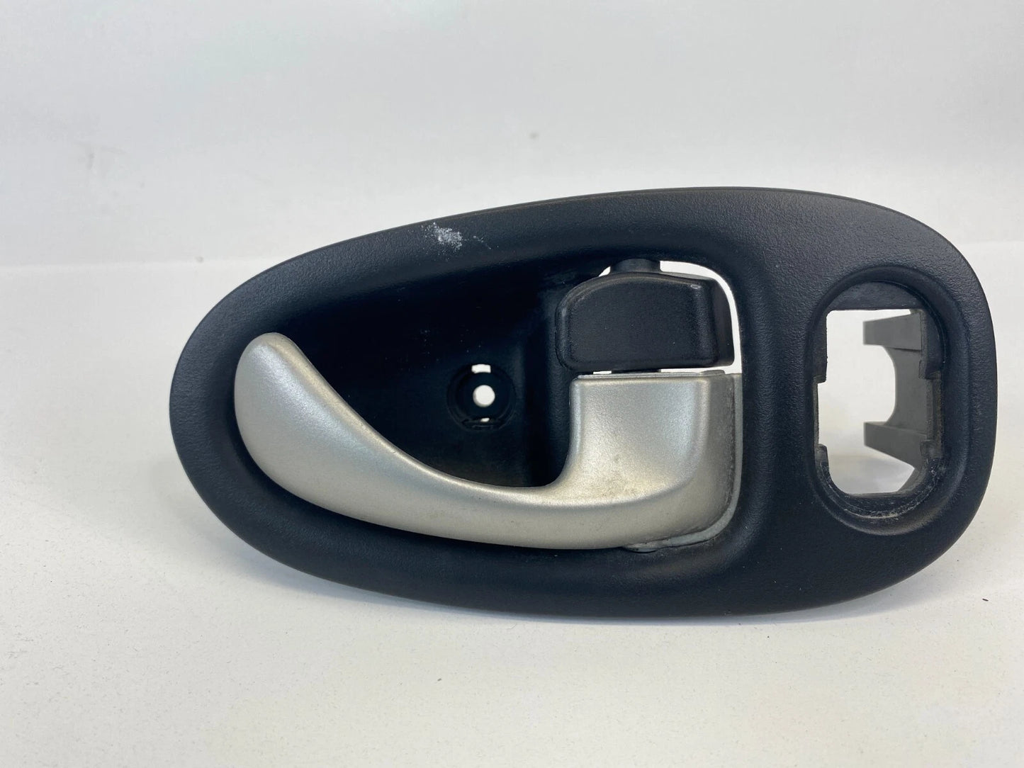2002-2005 SATURN VUE FRONT RIGHT PASSENGER INNER DOOR HANDLE 22710829 OEM