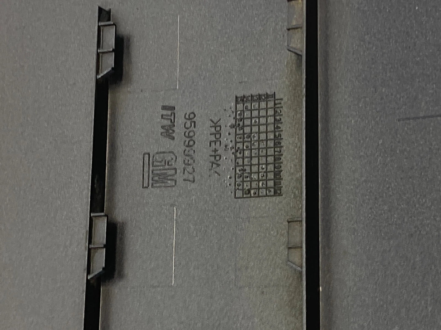 2015-2022 Chevrolet Trax Fuel Filler Door Gas Lid Cover Cap 95999927 OEM