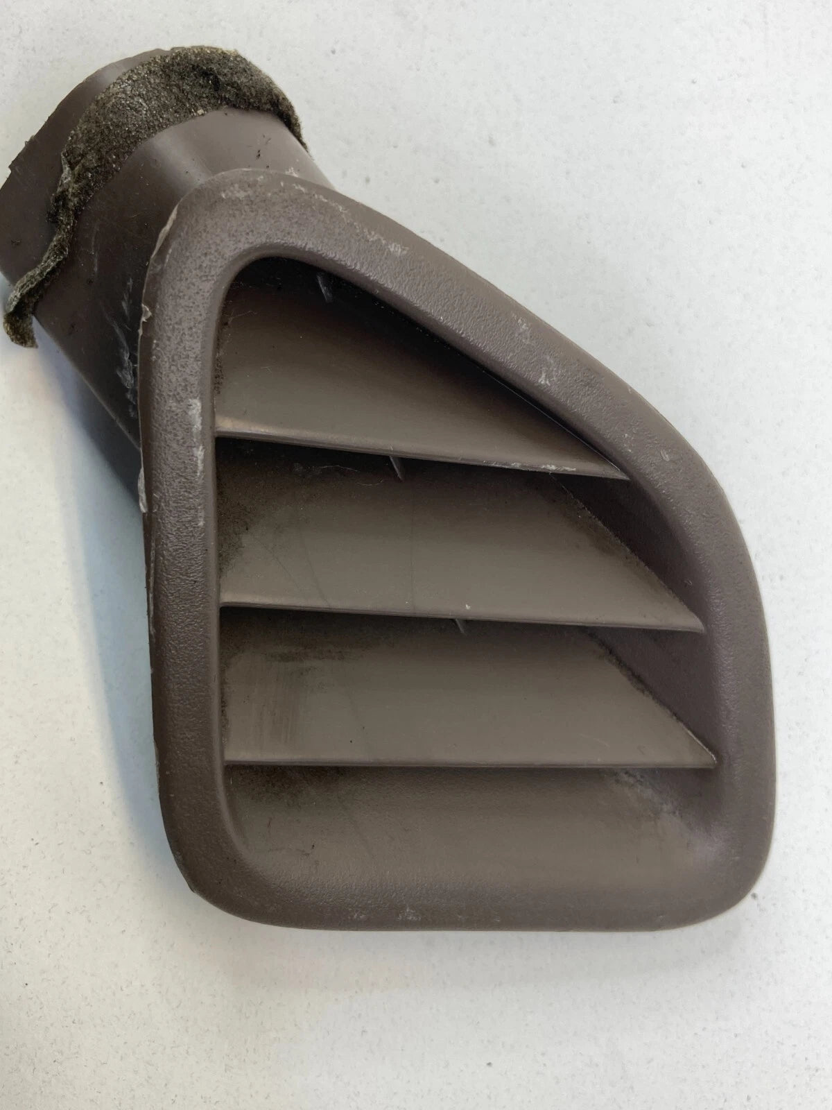 1997-2001 TOYOTA CAMRY CE SEDAN INSTRUMENT PANEL DEFROSTER GRILLE 55962-AA010