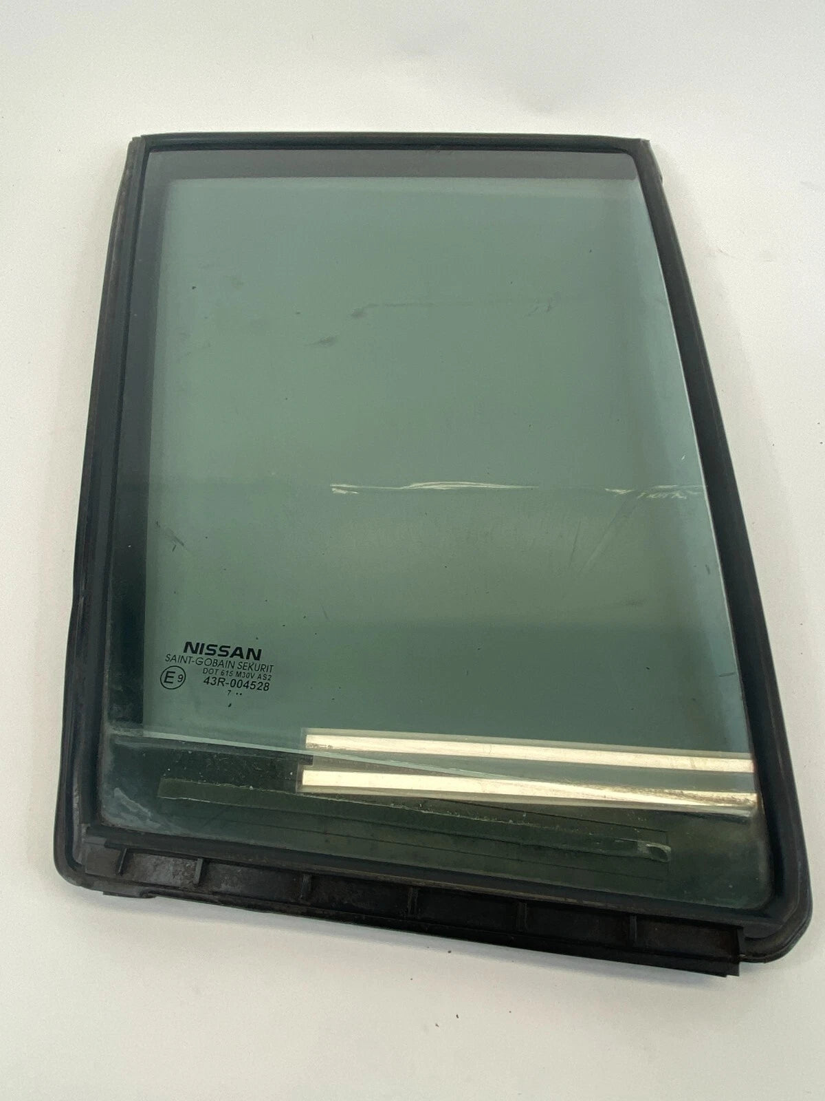 2007-2012 NISSAN VERSA HATCHBACK REAR RIGHT SIDE DOOR QUARTER WINDOW GLASS OEM