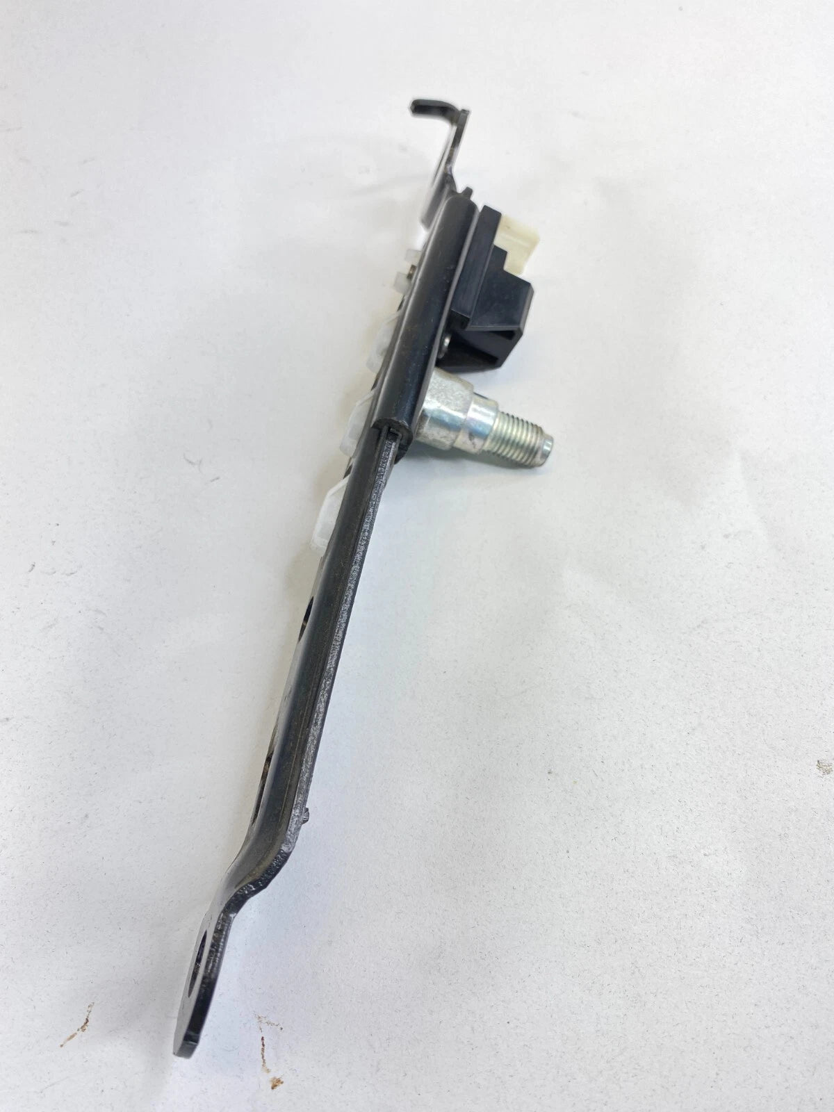 2009 2010 PONTIAC VIBE HATCHBACK FRONT LEFT OR RIGHT SEAT BELT HEIGHT ADJUSTER