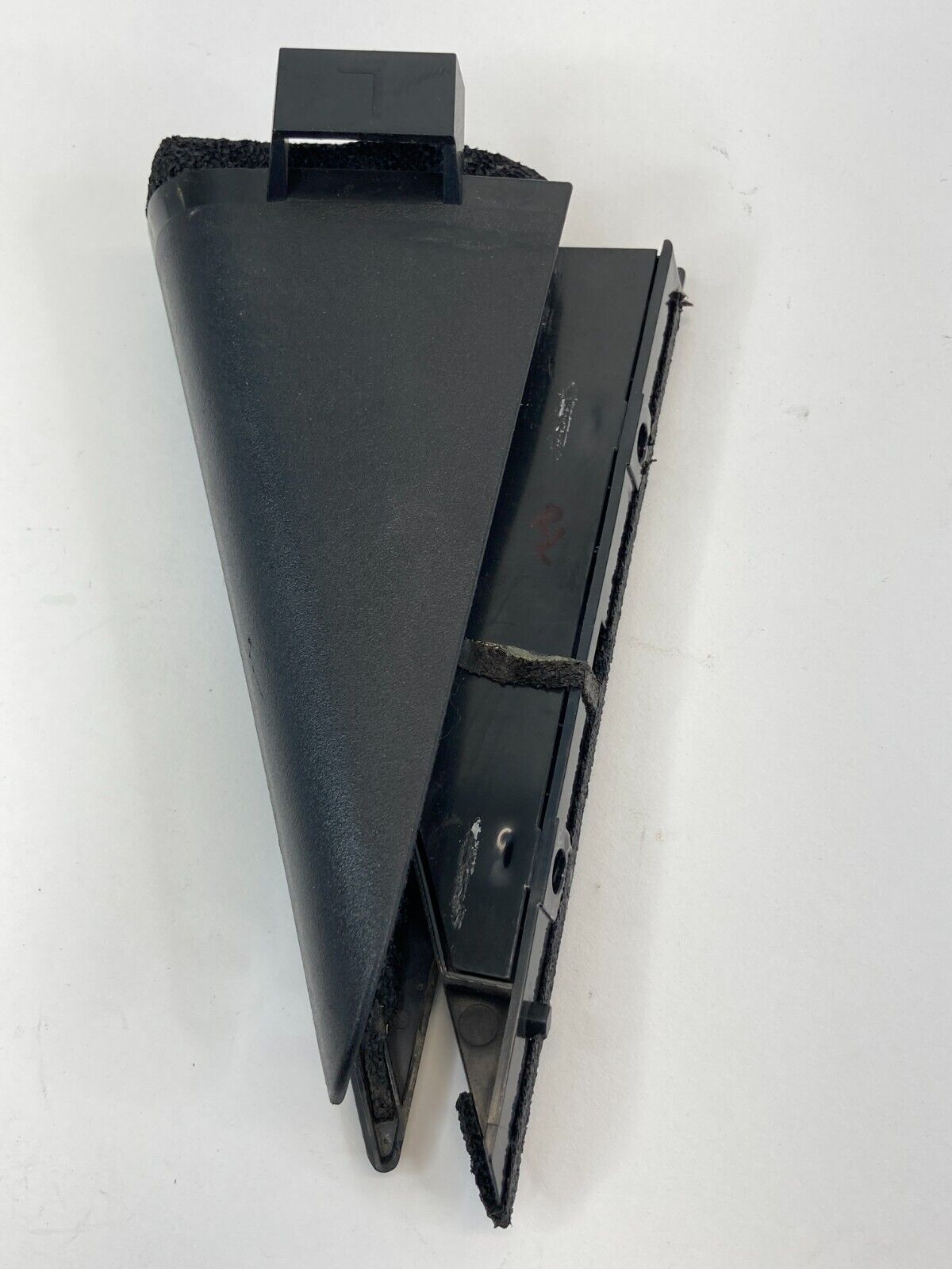 08-13 Nissan Rogue Rear Left Door Inner Corner Window Glass Cover Channel Trim