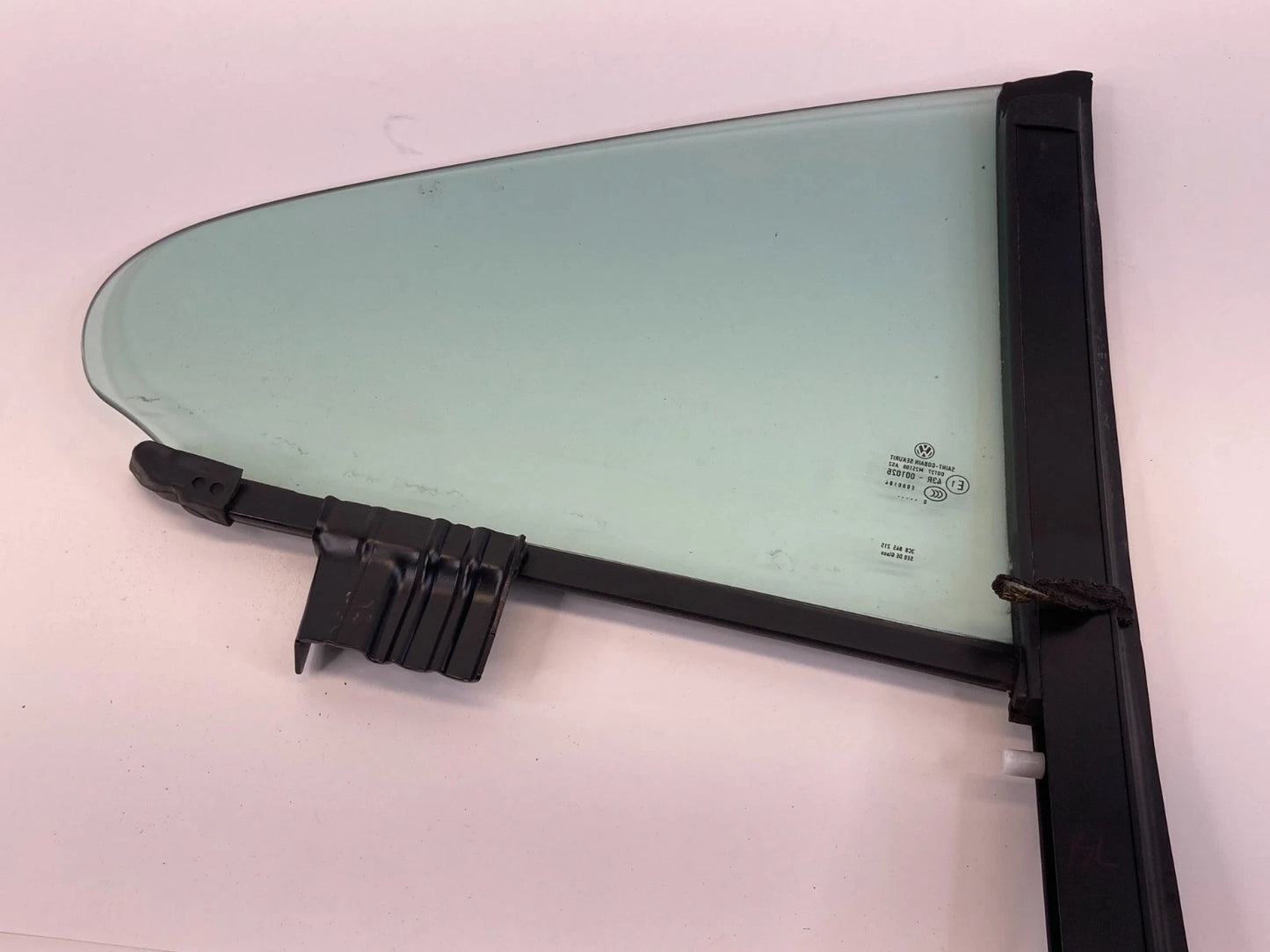 2009-2017 VOLKSWAGEN CC REAR LEFT DOOR VENT QUARTER WINDOW GLASS 3C8-845-215