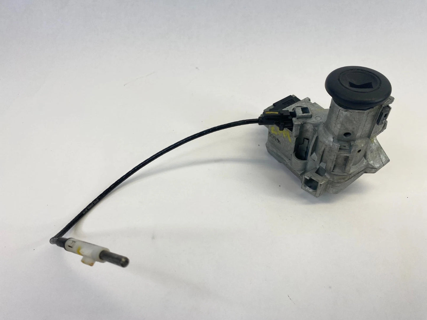 2000-2006 CHEVROLET TAHOE AT IGNITION SWITCH LOCK CYLINDER W KEY 26070075