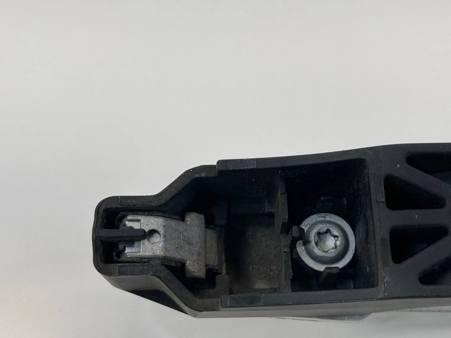 2004-2009 TOYOTA PRIUS REAR LEFT SIDE EXTERIOR DOOR HANDLE ASSEMBLY OEM