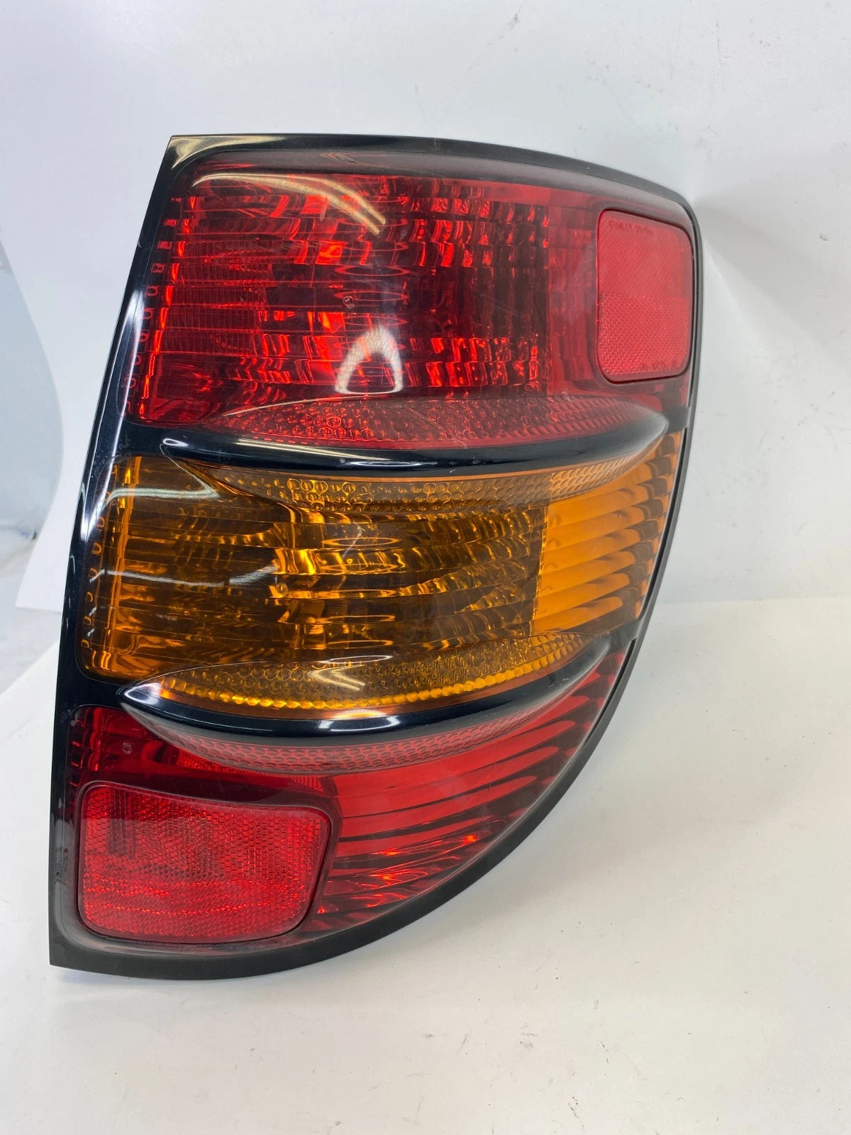 2003-2008 Pontiac Vibe Rear Right Passenger Tail Light Taillight Taillamp OEM