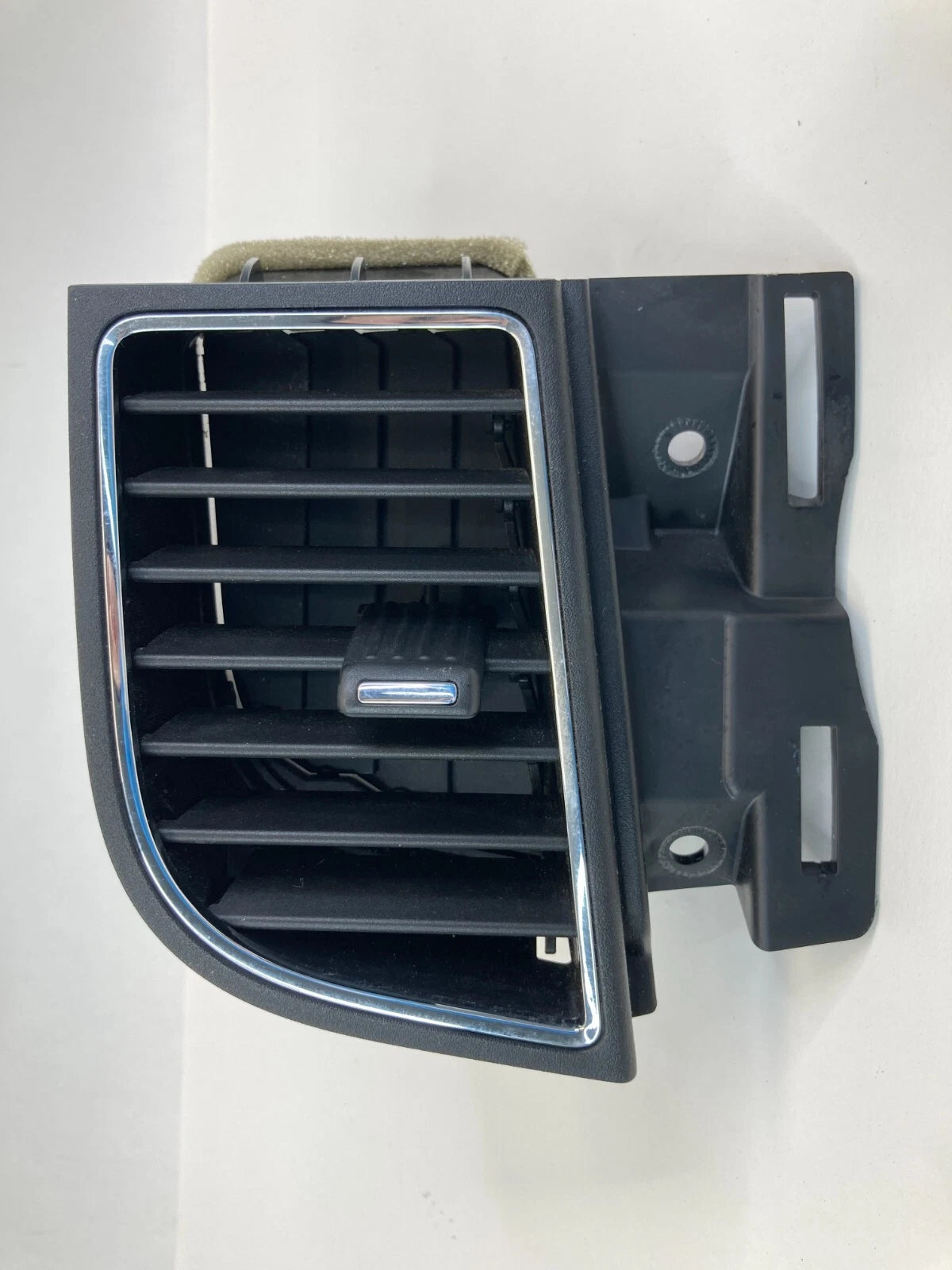 2010-2019 FORD TAURUS DASH LEFT SIDE OUTER AC AIR VENT GRILLE G13-54046B31-A OEM