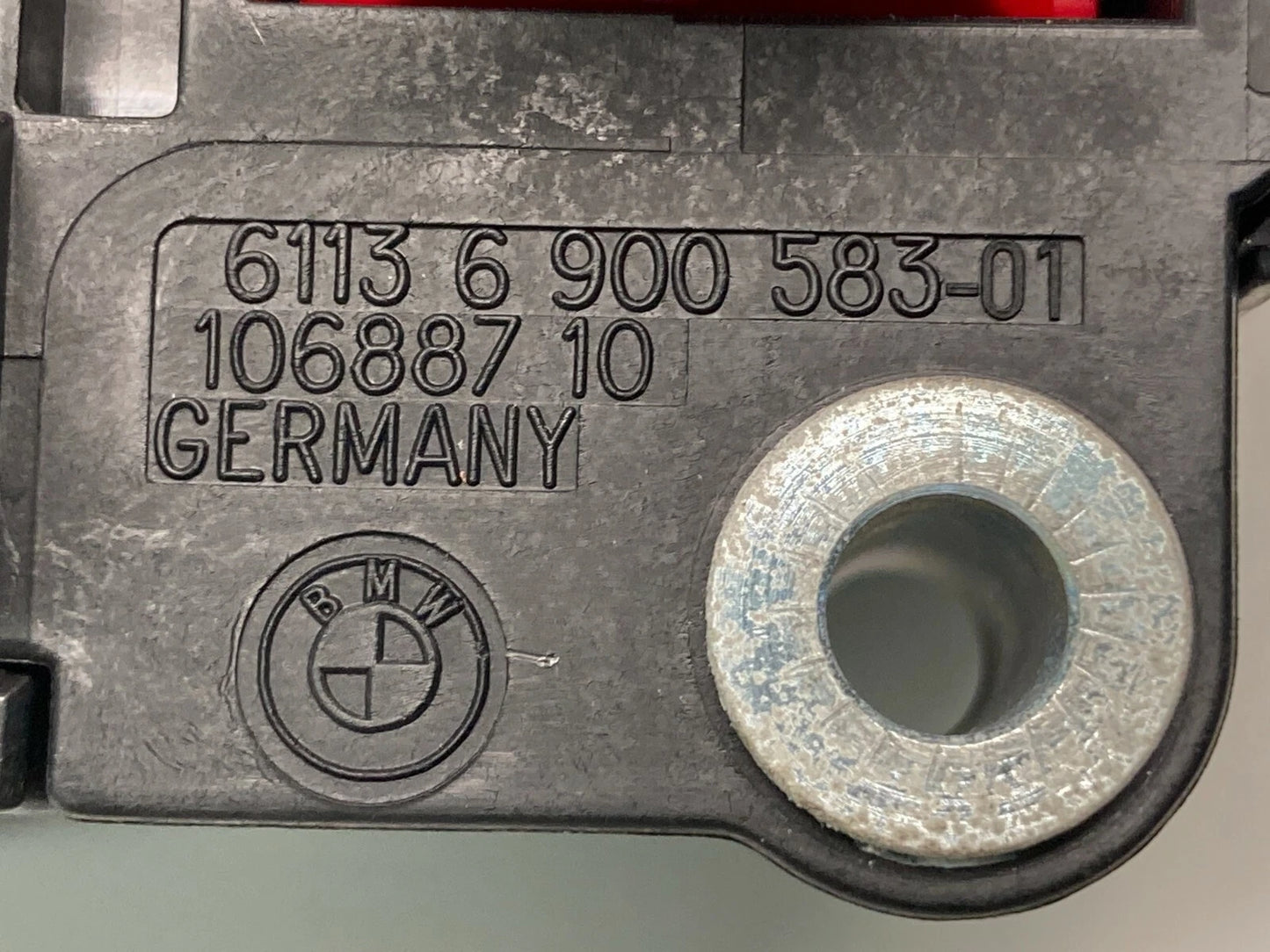 2002-2005 BMW 745I TRUNK RIGHT FUSE RELAY POWER DISTRIBUTION BOX 61136900583 OEM