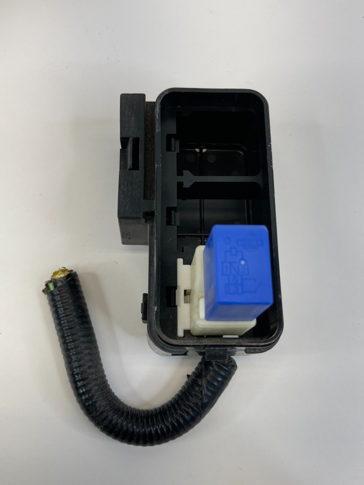2003-2008 Infiniti FX35 3.5L Small Fuse Relay Box Compartment OEM