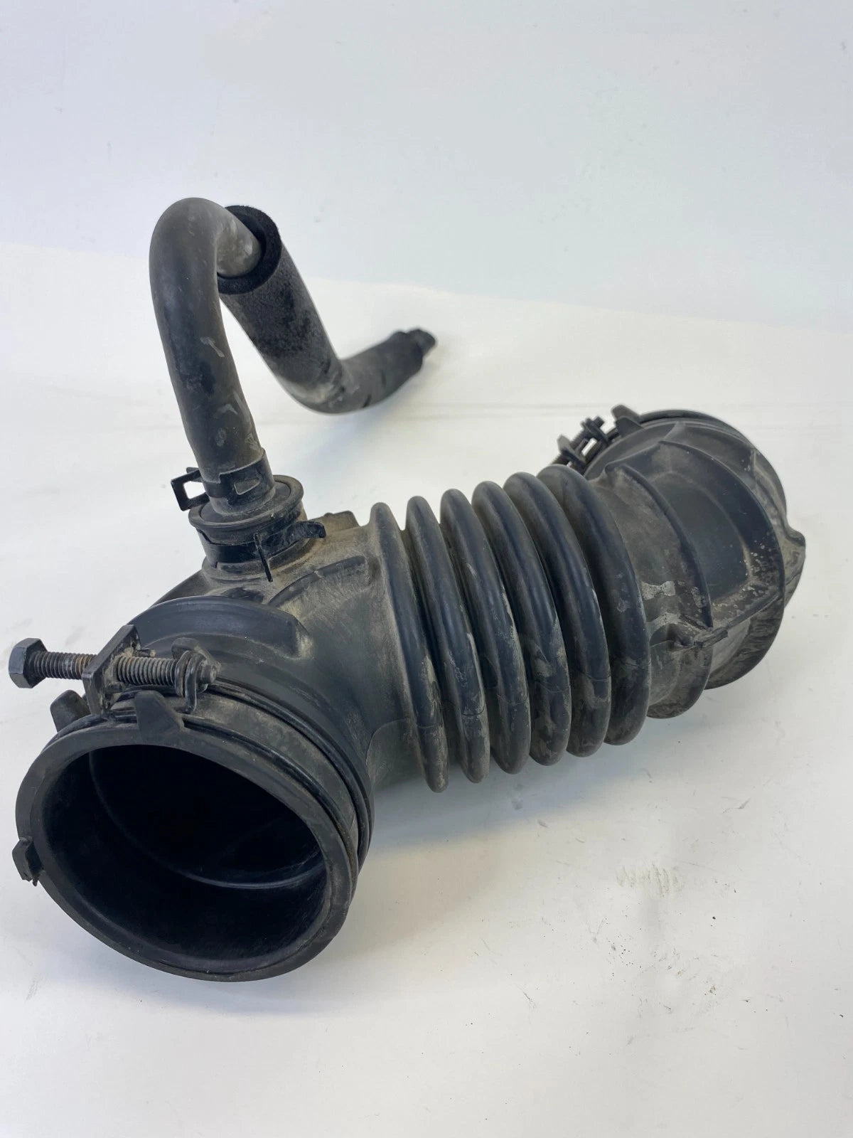 2014-2019 Kia Soul 1.6L Air Intake Hose Tube Duct 28140-B2000 OEM