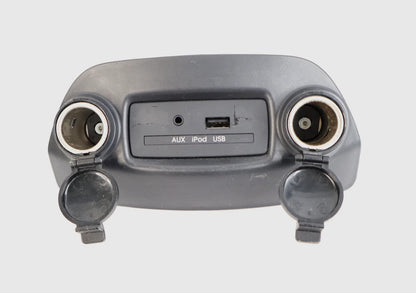 10-13 KIA SOUL DASH USB AUX MEDIA PORT DUAL 12V POWER OUTLET ASSEMBLY 847462K200