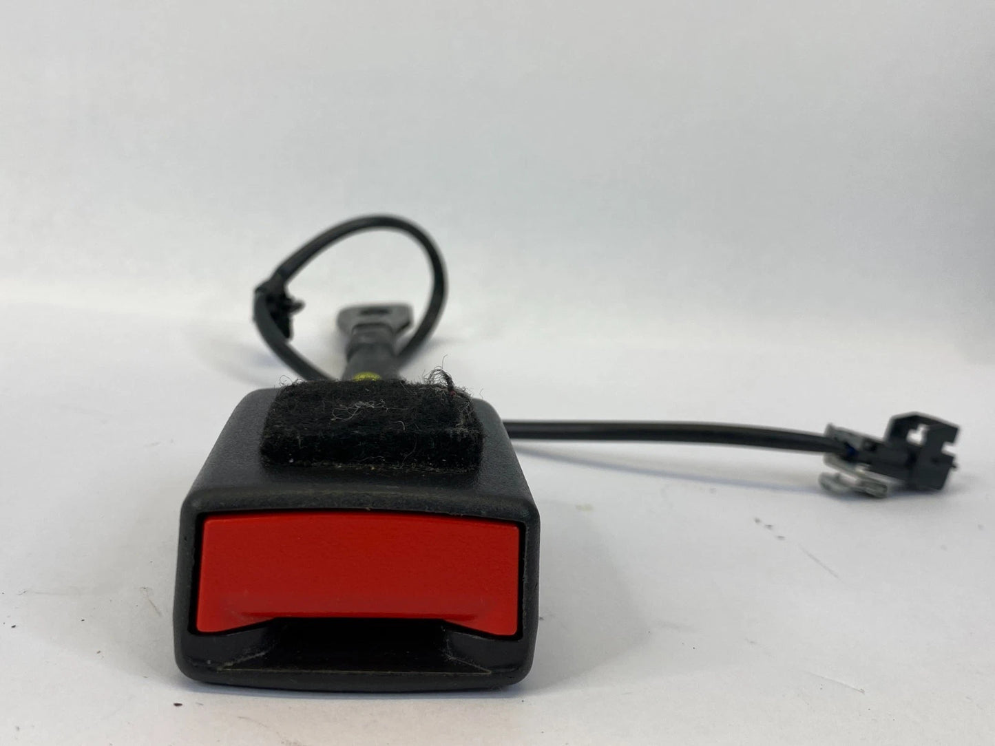 2012-2017 CHEVROLET EQUINOX FRONT LEFT SEAT BELT BUCKLE RECEPTACLE OEM 22906764