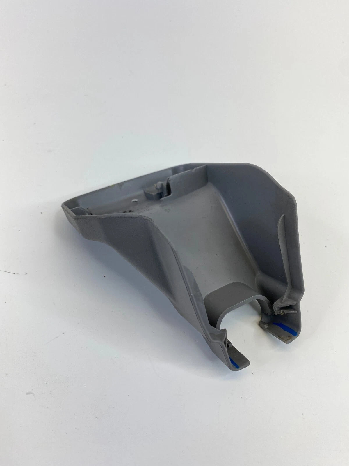 2005-2010 TOYOTA SIENNA FRONT LEFT SEAT TRACK END COVER 72138-AE030 OEM