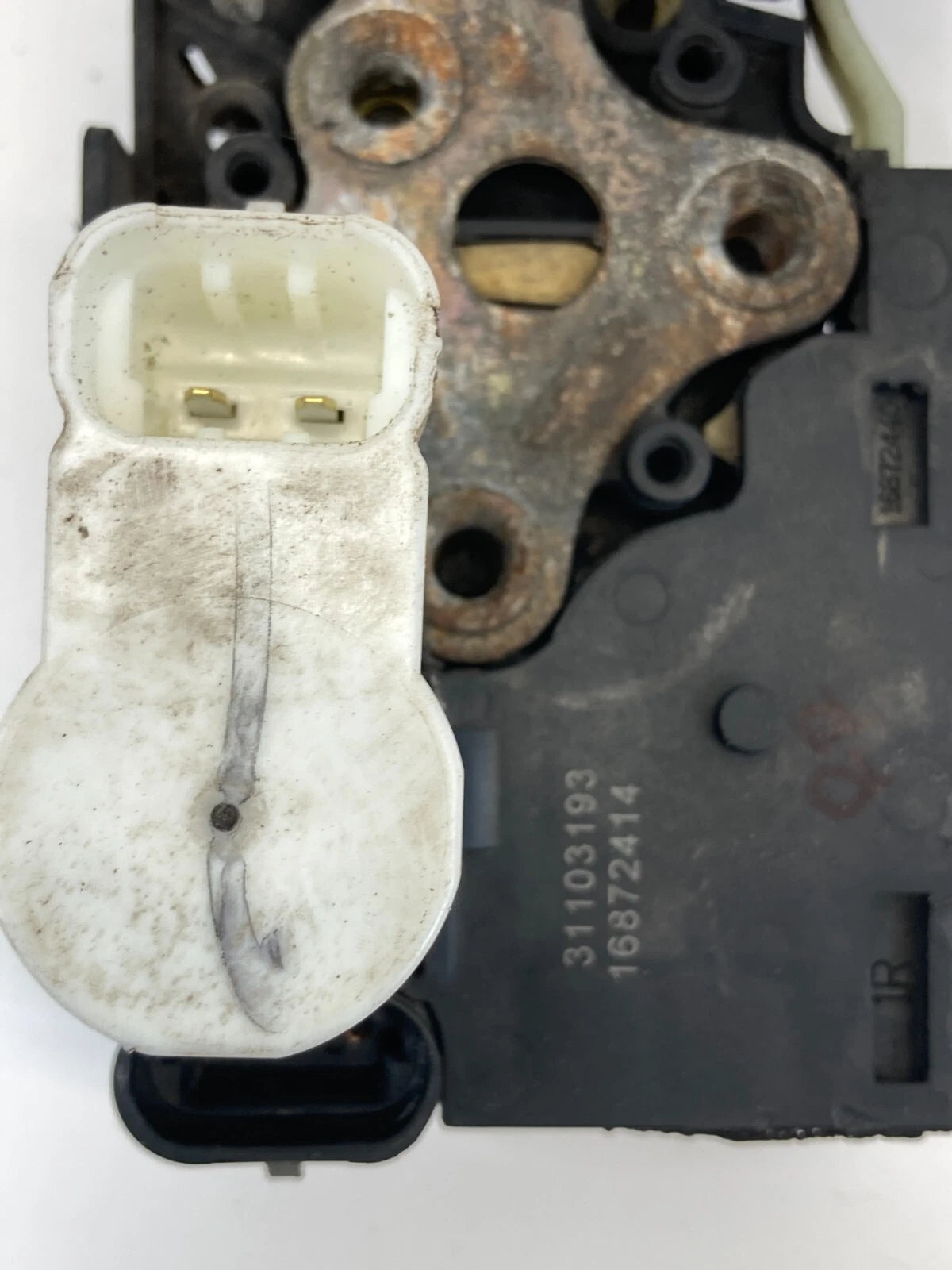 03-06 AVALANCHE 1500 TAHOE REAR RIGHT BACK SIDE DOOR LOCK LATCH ASSY 16872414