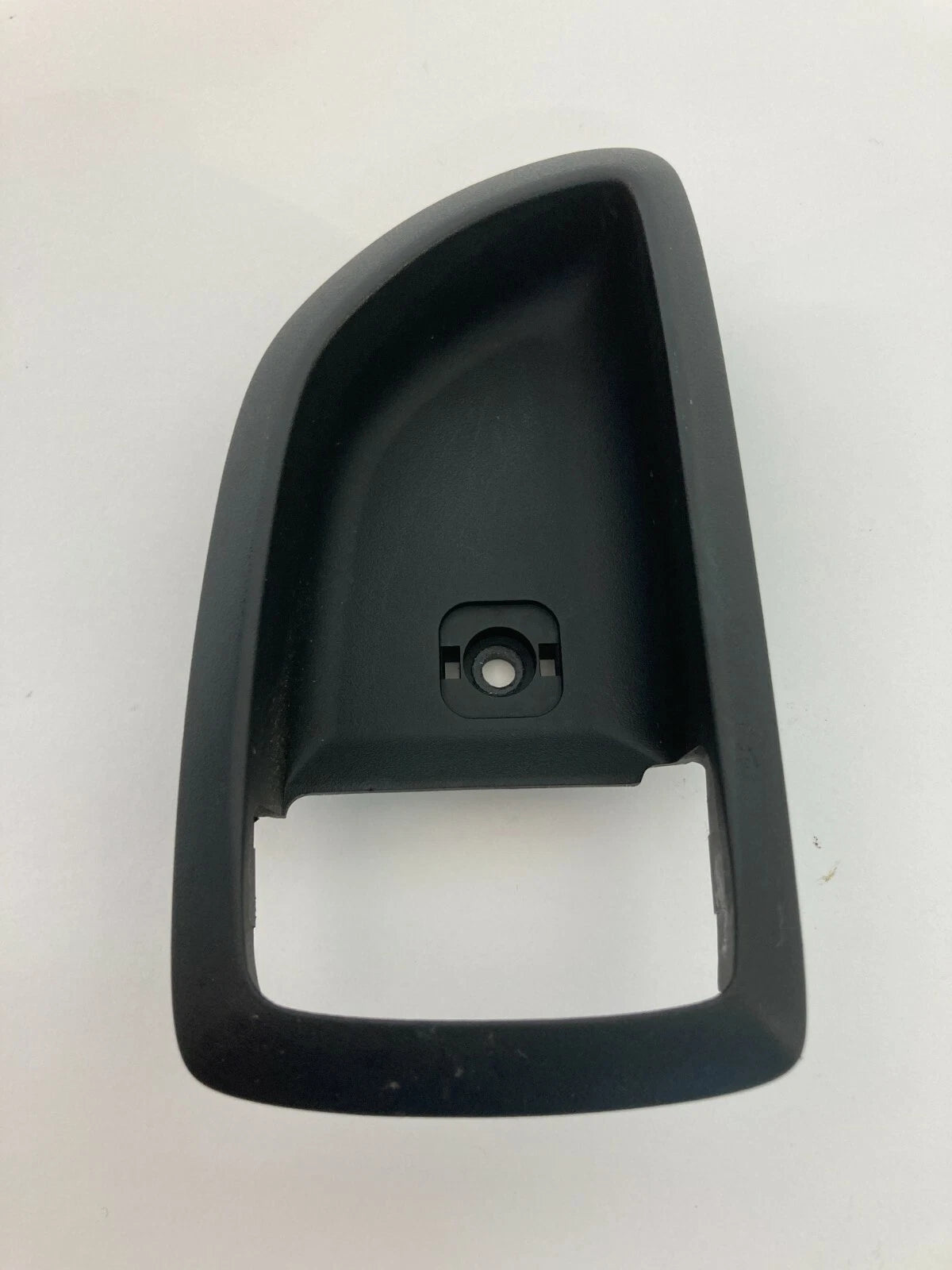 2004-2006 KIA AMANTI REAR RH PASSENGER INTERIOR DOOR HANDLE BEZEL OEM 826213F000